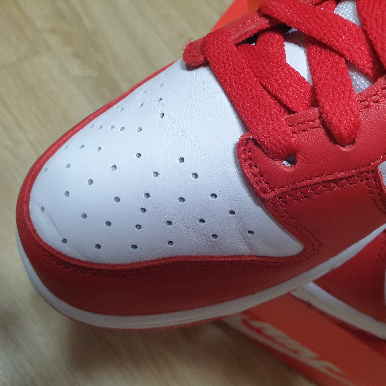 Nike Dunk Low SP White and University Red 2023 착용 스타일 - 2
