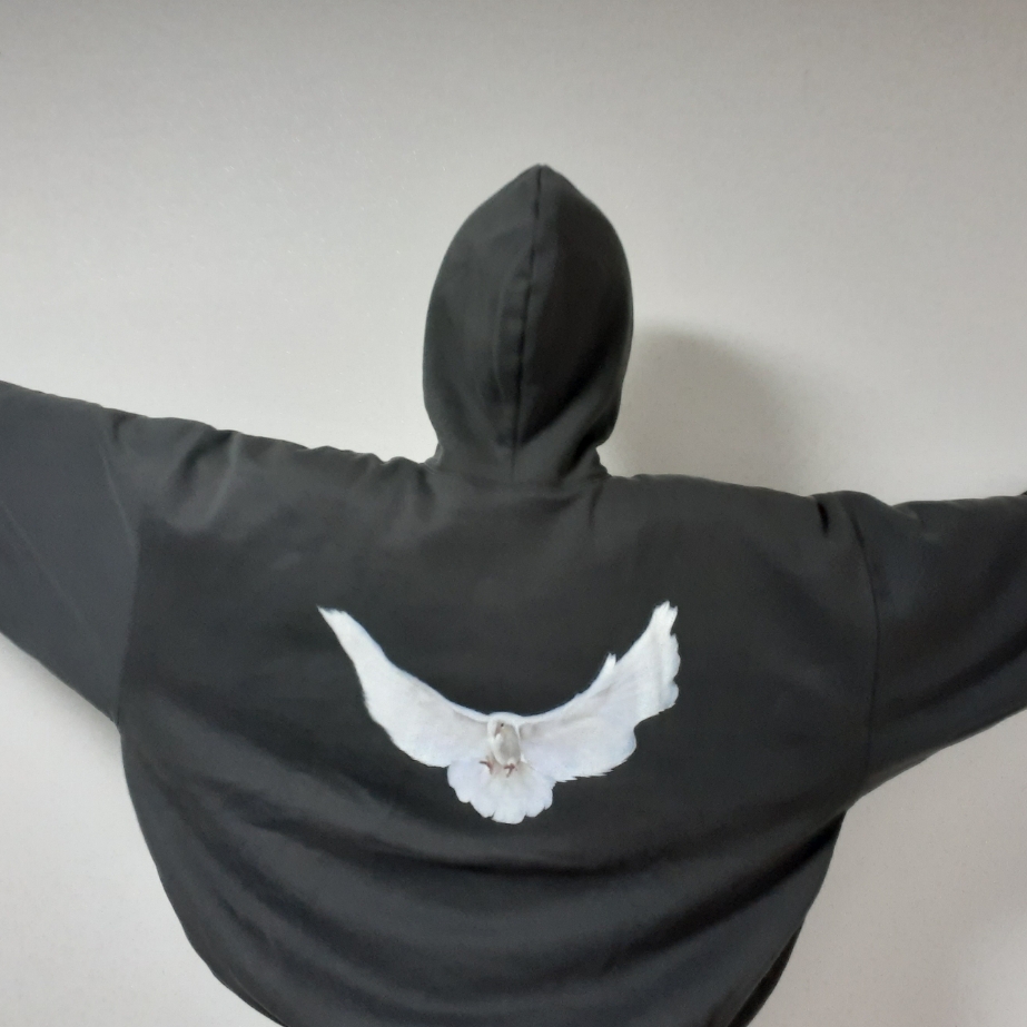 Yeezy Gap Engineered By Balenciaga Dove Hoodie Black 착용 스타일 - 3