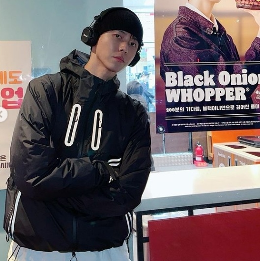 Nike ACG Storm-Fit ADV Cascade Rains Full Zip Jacket Black - Asia, Supreme x The North Face Summit Series Rescue Mountain Pro Jacket Blue - 22SS 착용 스타일 - 2