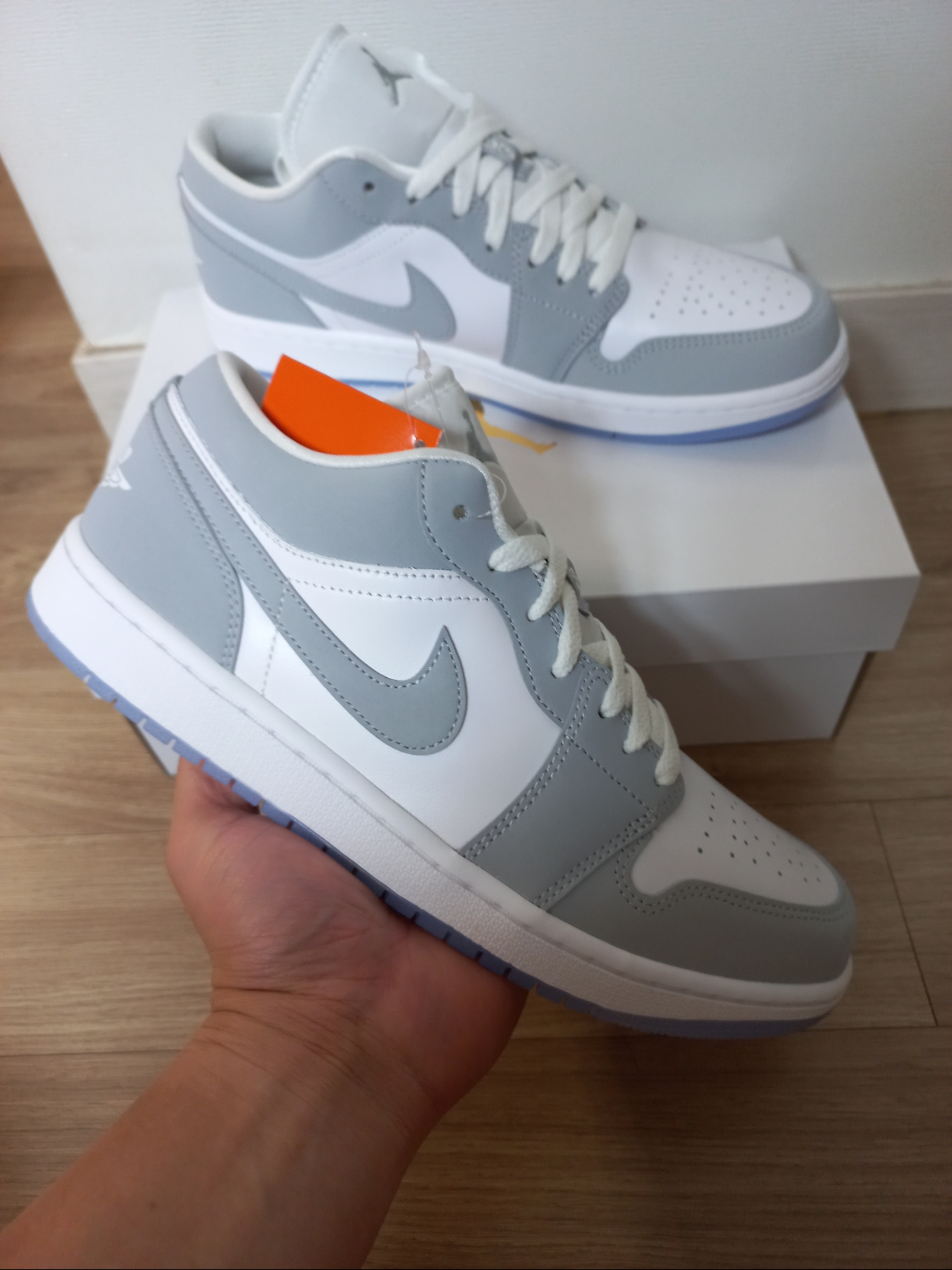 (W) Jordan 1 Low White Wolf Grey 착용 스타일 - 1