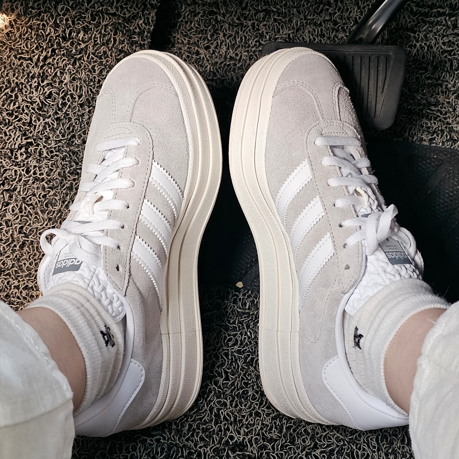 (W) Adidas Gazelle Bold Grey Cloud White 착용 스타일 - 3