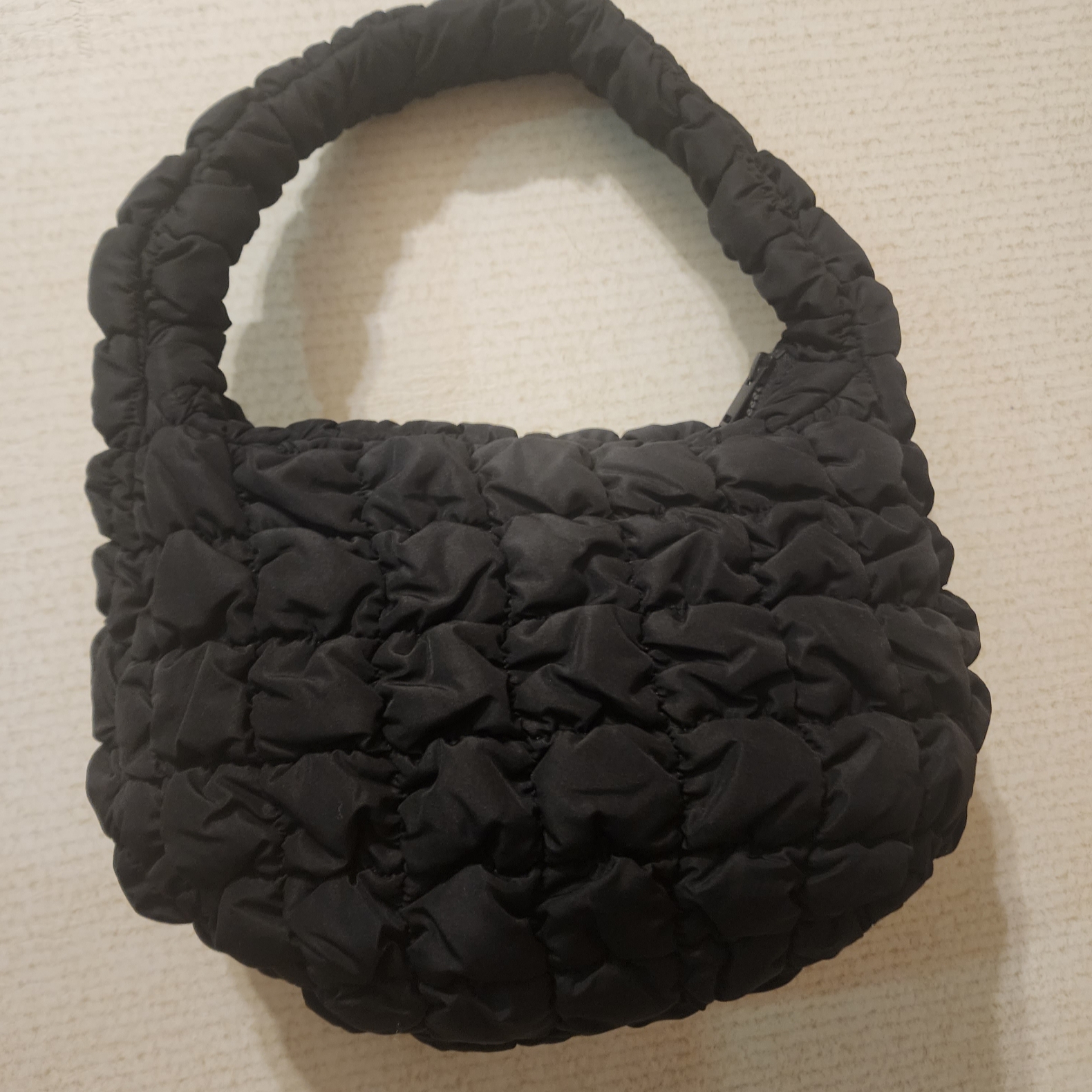 COS Quilted Mini Bag Black 착용 스타일
