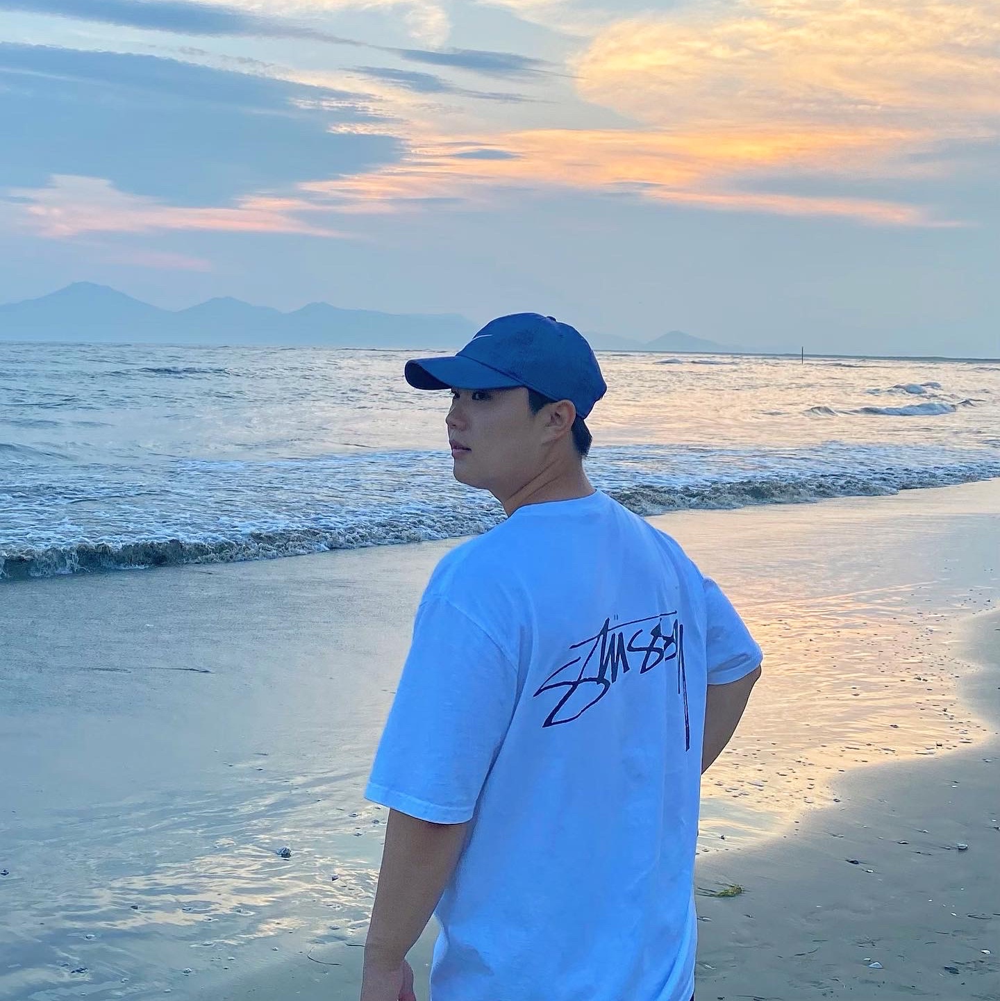 Stussy Surf Stock T-Shirt White, Nike NSW Heritage 86 Swoosh Denim Cap  Midnight Navy 착용 스타일