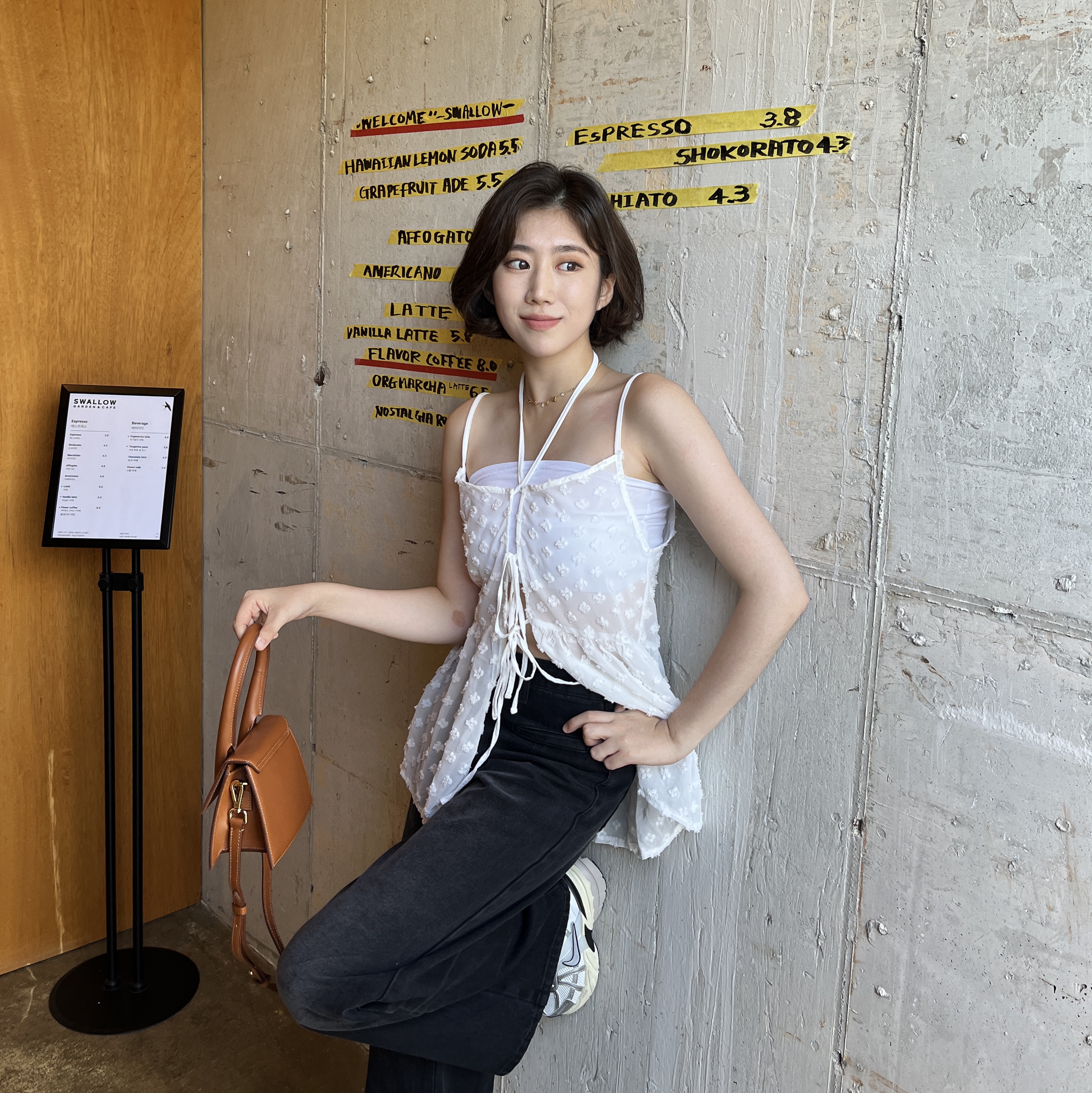 Nike V2K Run Summit White Metallic Silver, Jacquemus Le Chiquito Moyen Signature Handbag Light Brown 착용 스타일 - 1