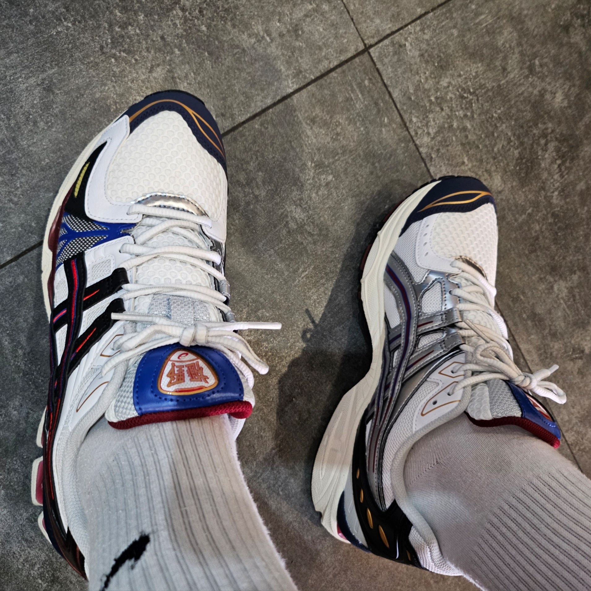 Asics Gel-Kayano Legacy White Black 착용 스타일 - 1
