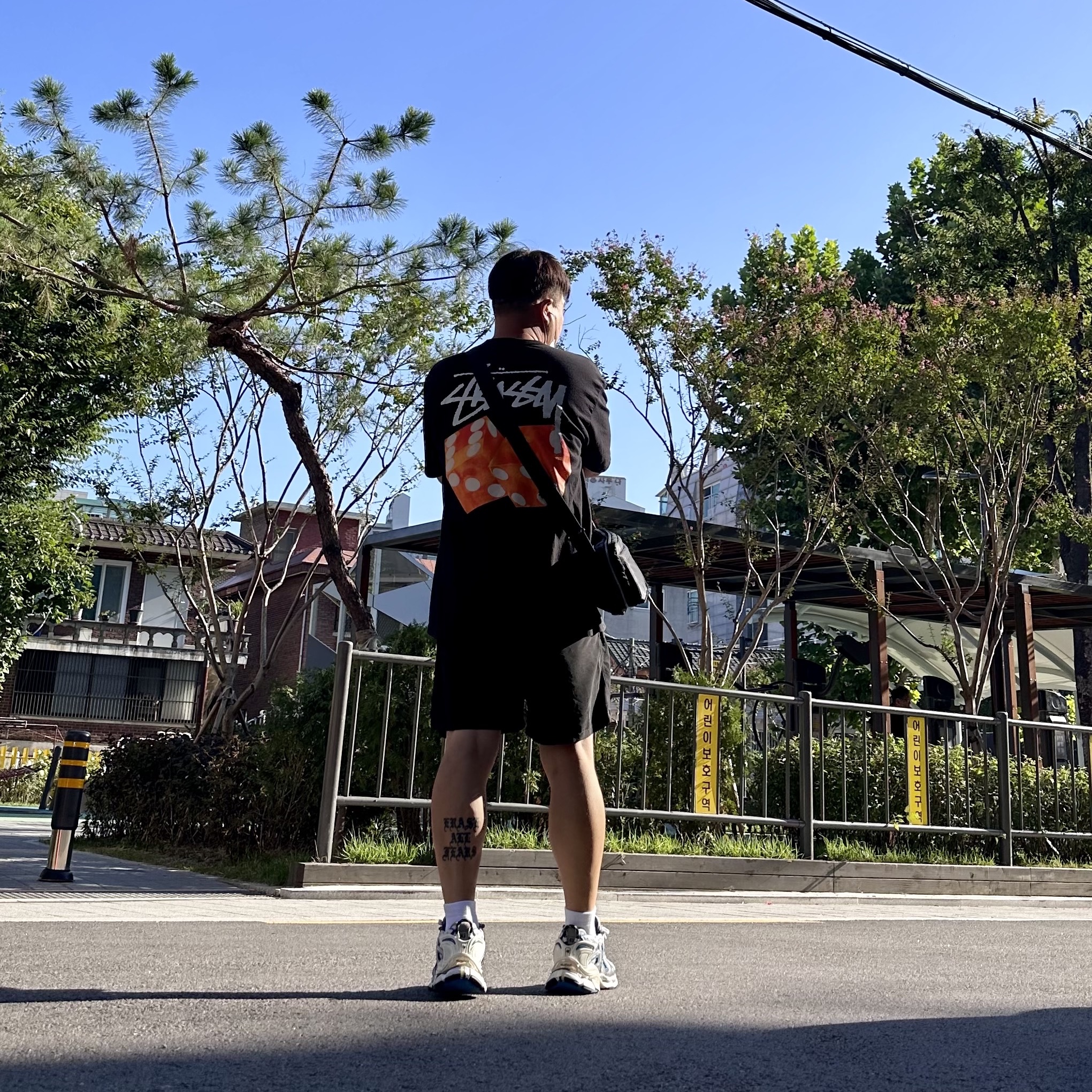 Stussy Diced Out T-Shirt Black, Balenciaga Runner Sneakers Blue White 착용 스타일 - 1