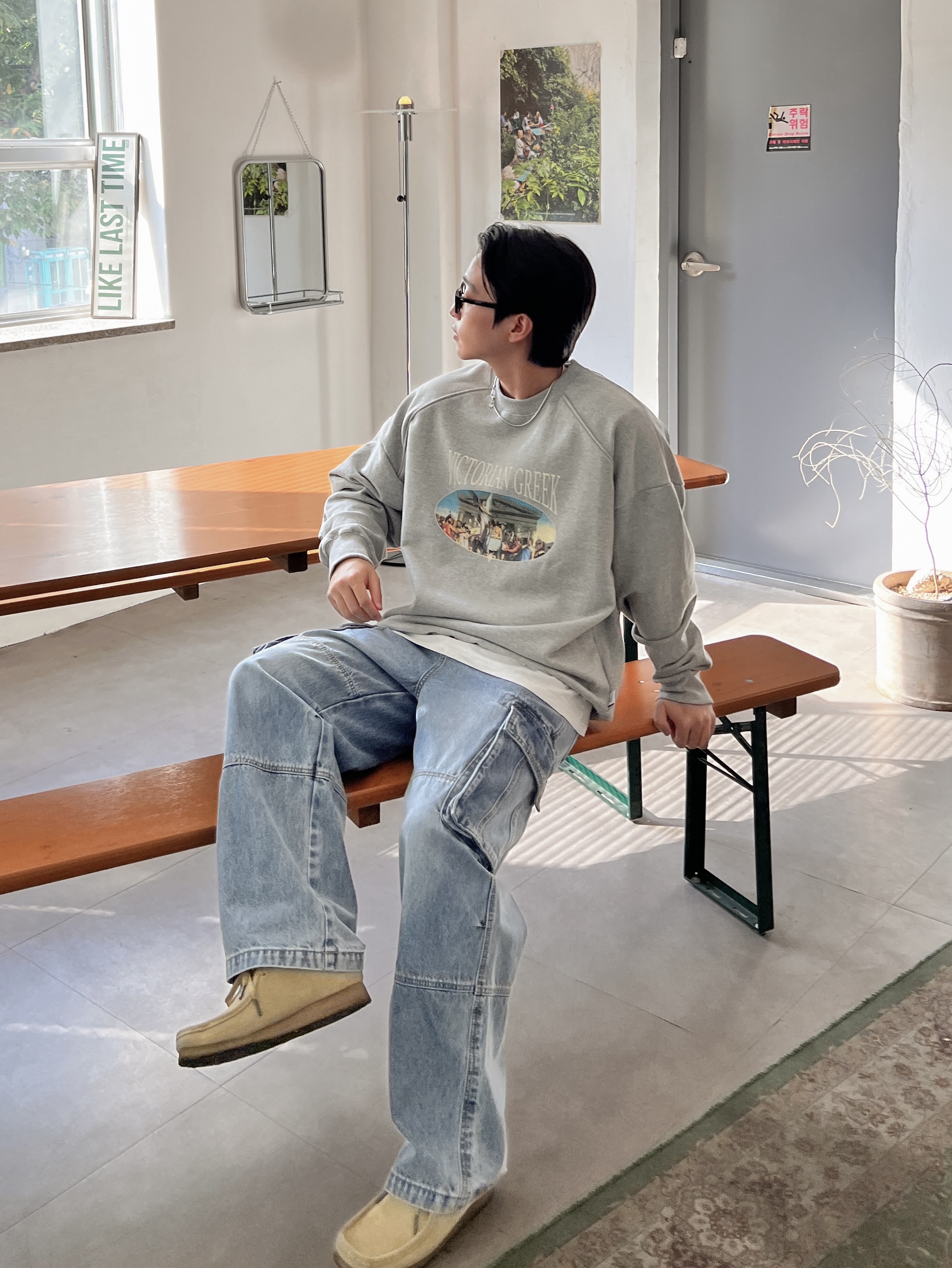 Clarks Wallabee Maple Suede, Apple AirPods Max Lightning Silver (Korean Ver.) 착용 스타일 - 2
