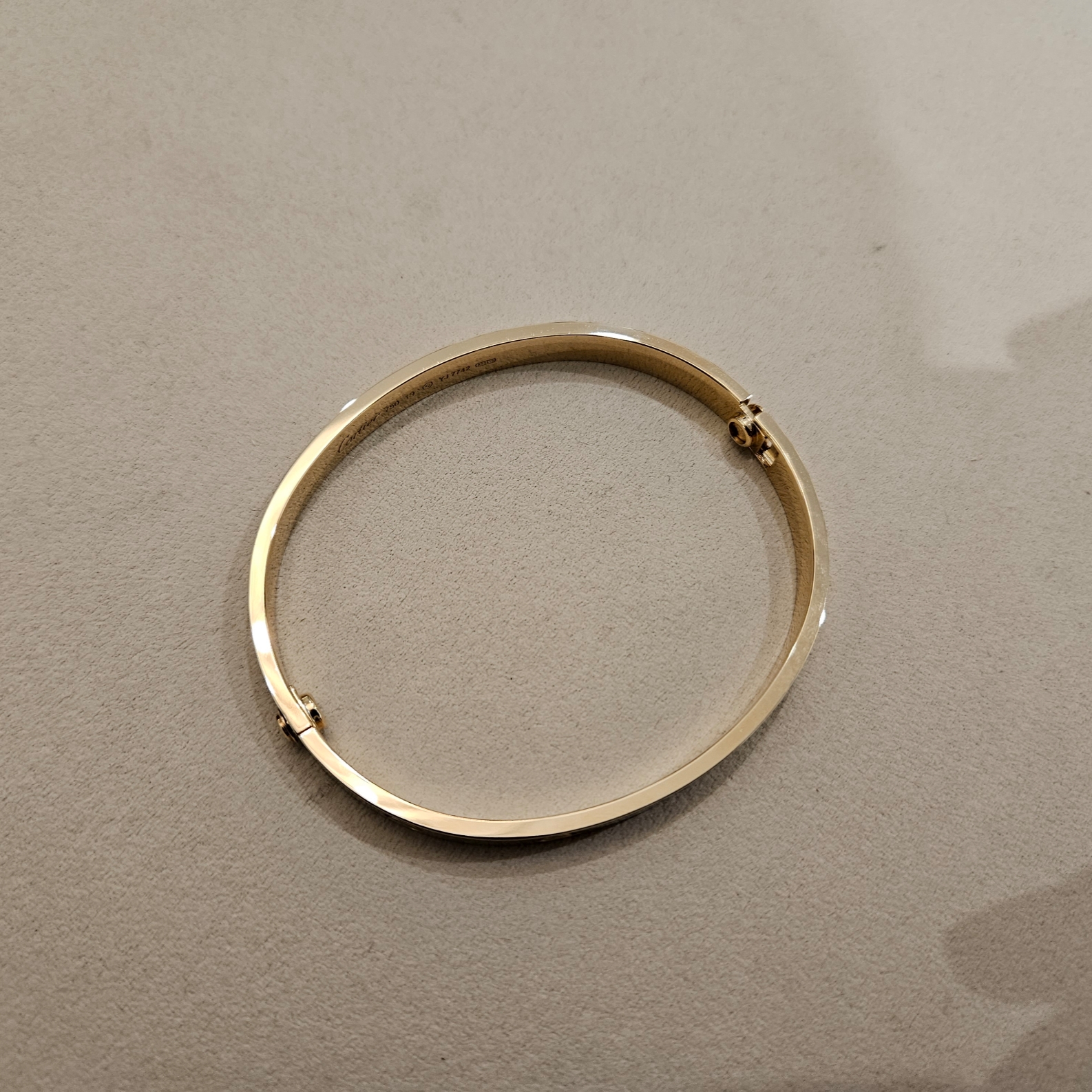 Cartier Love Bracelet Yellow Gold 착용 스타일