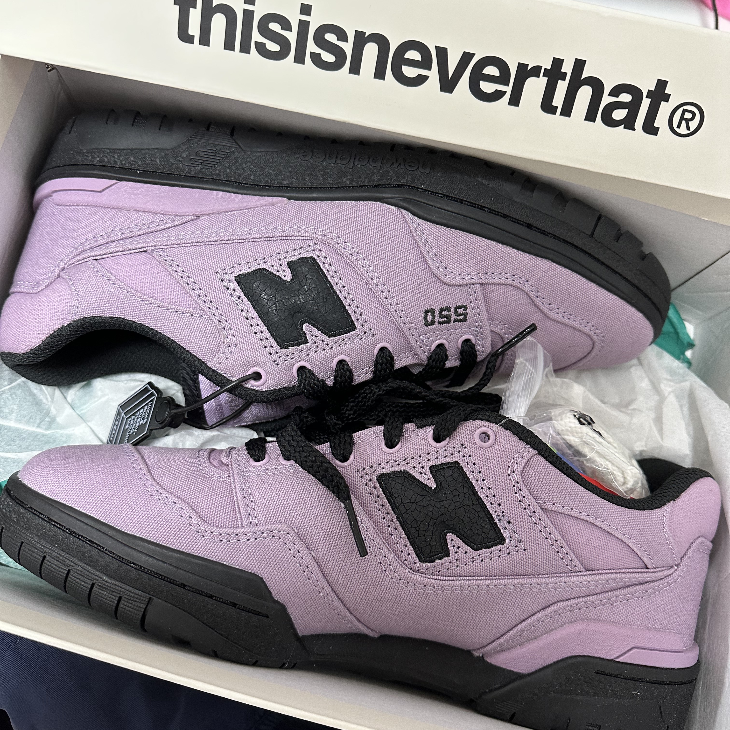 New Balance x Thisisneverthat 550 Lavender Black 착용 스타일