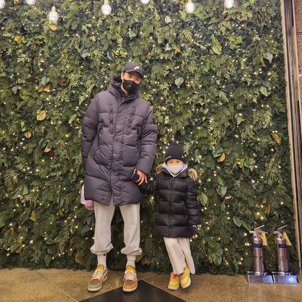 Stone Island 70123 Crinkle Reps Hooded Long Down Jacket Dark Grey - 21FW, Jordan 1 x Zion Williamson Retro Low OG Flax and Oil Green 착용 스타일 - 1