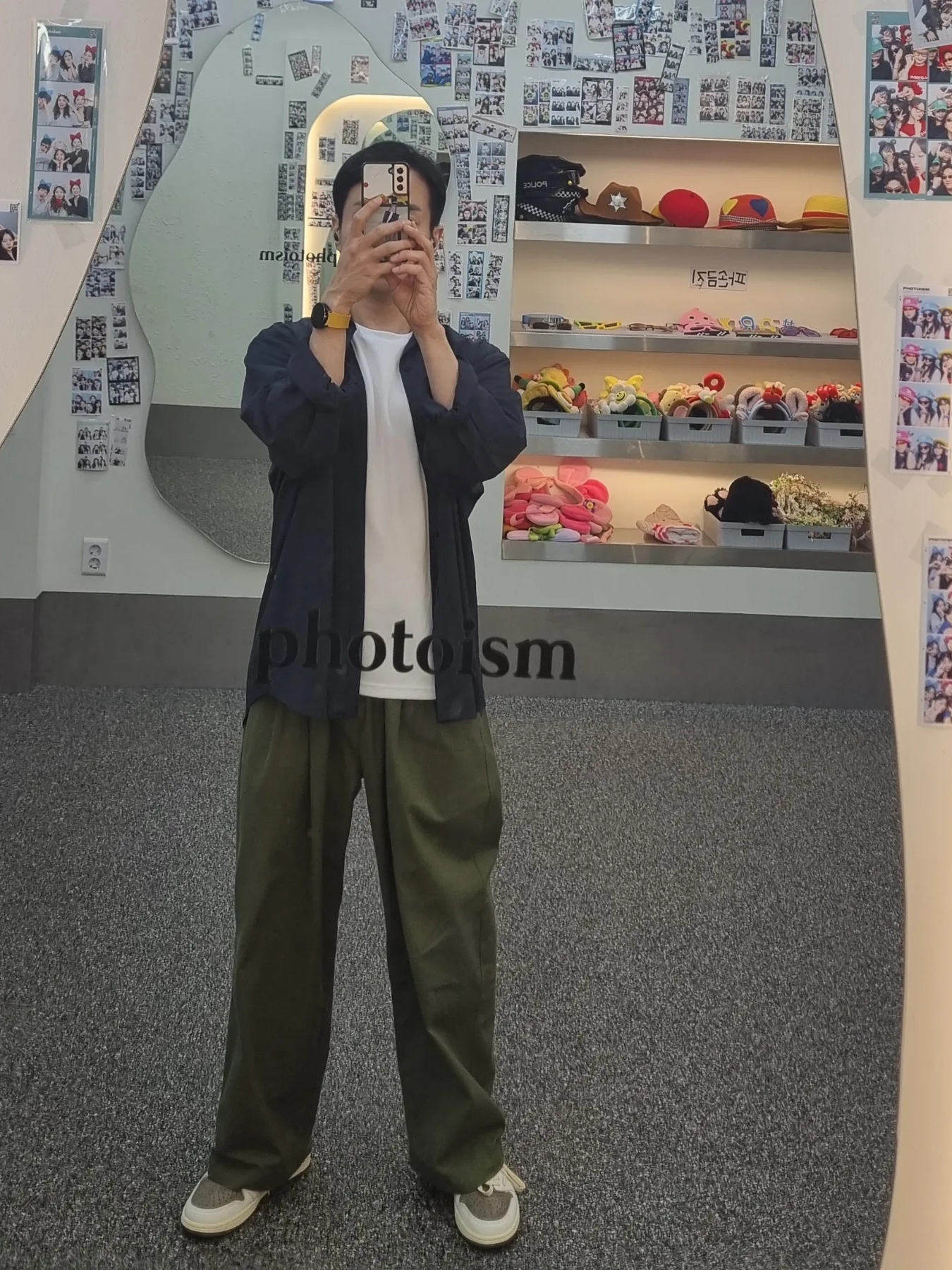 Jordan 1 x Travis Scott Retro Low OG SP Sail and Ridgerock μ°©μ© μ€νμΌ - 1