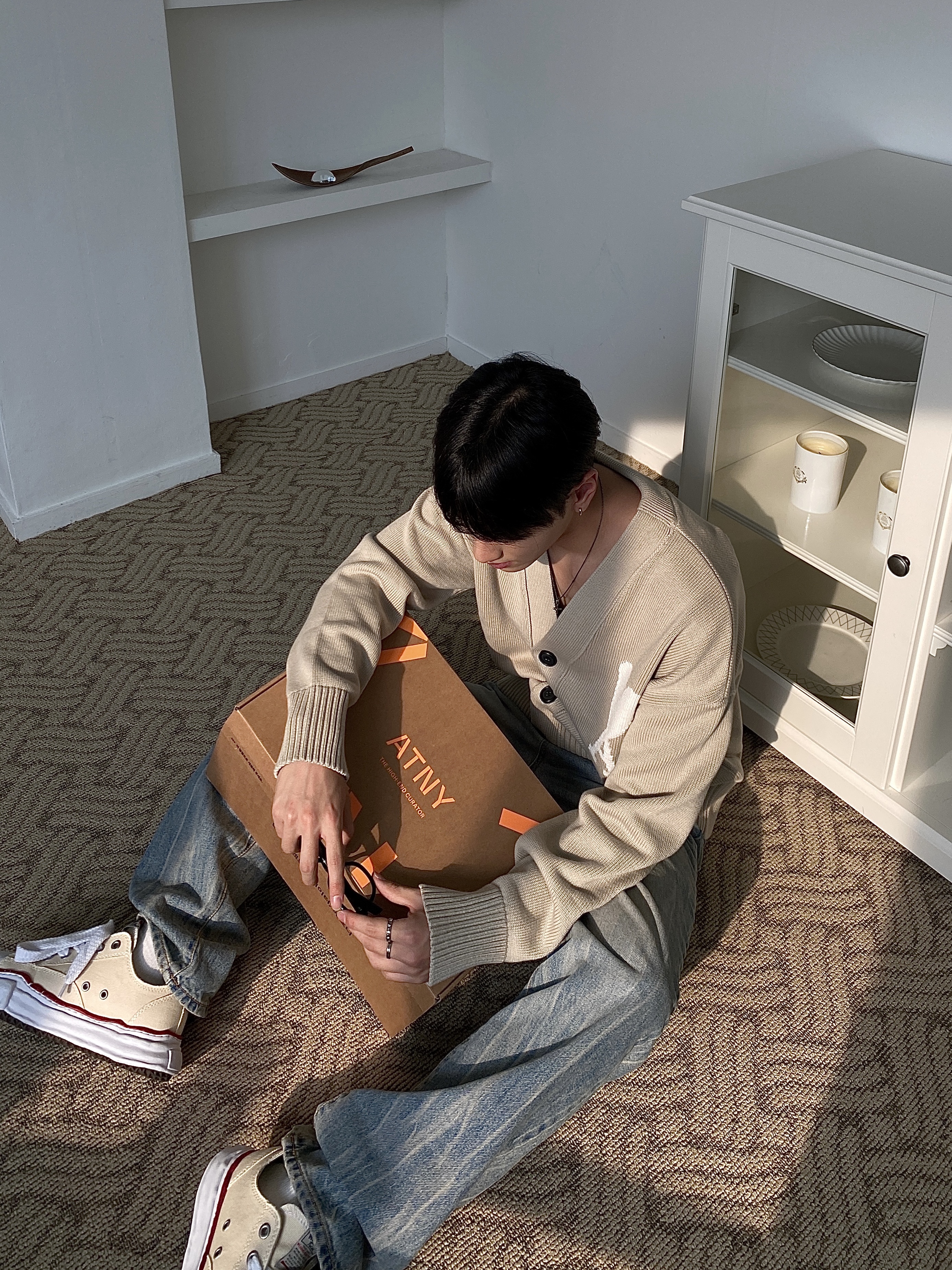 Maison Mihara Yasuhiro Peterson OG Sole Canvas Low-top Sneakers Natural, AMI de Coeur Oversize Cardigan Beige - 22SS 착용 스타일 - 3