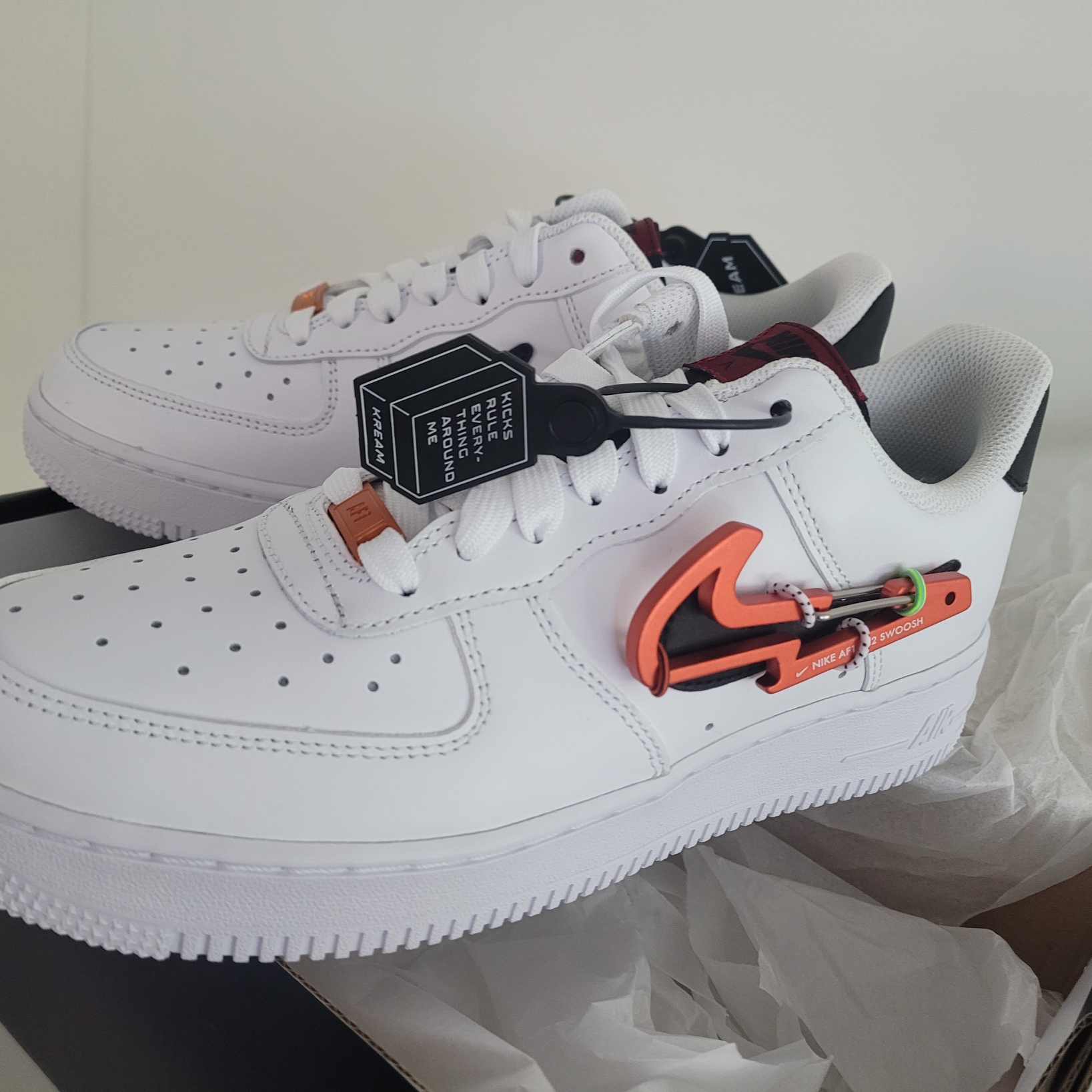 Nike Air Force 1 '07 PRM Carabiner Red 착용 스타일