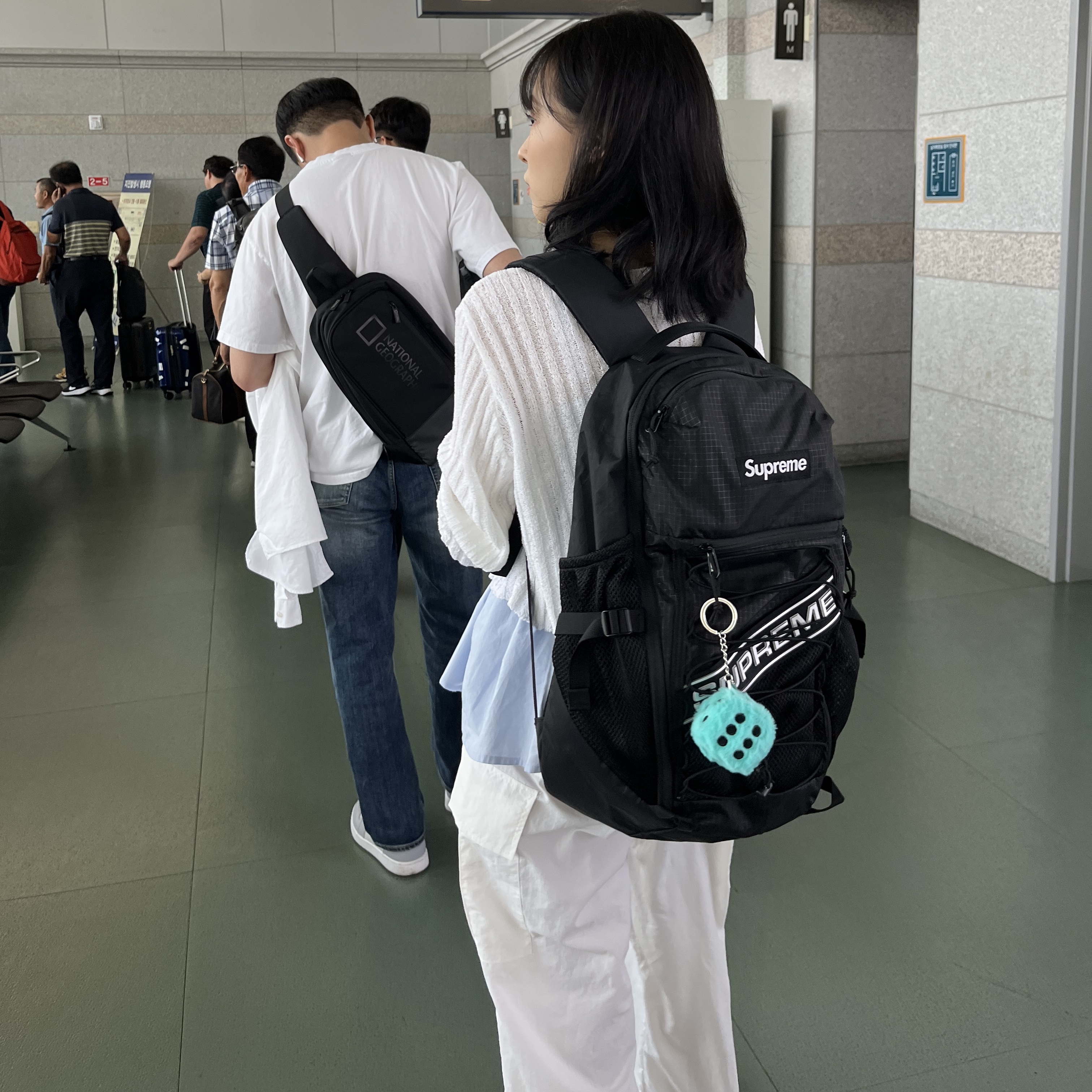 Supreme Backpack Black - 23FW, Stussy Fuzzy Dice Keychain Teal 착용 스타일