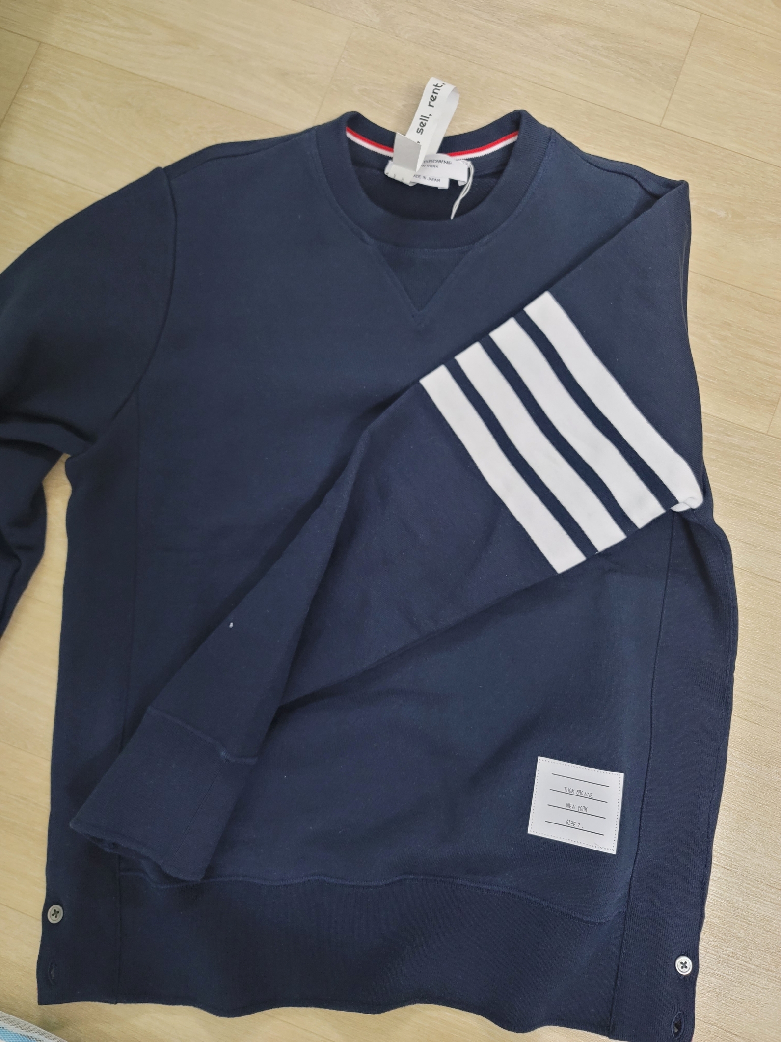 Thom Browne Engineered 4-Bar Sweatshirt Navy 착용 스타일