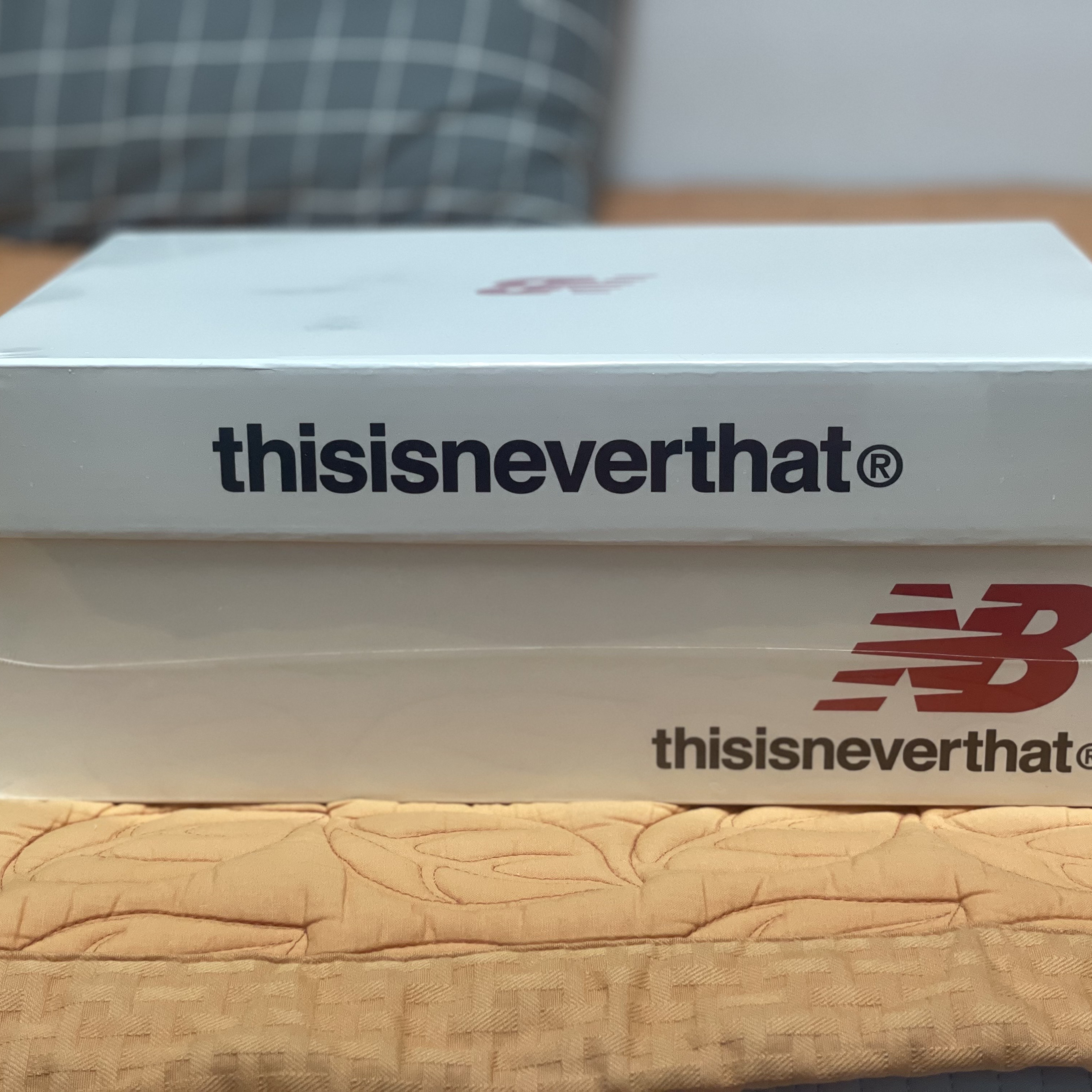 New Balance x Thisisneverthat 550 Brown Black 착용 스타일 - 1