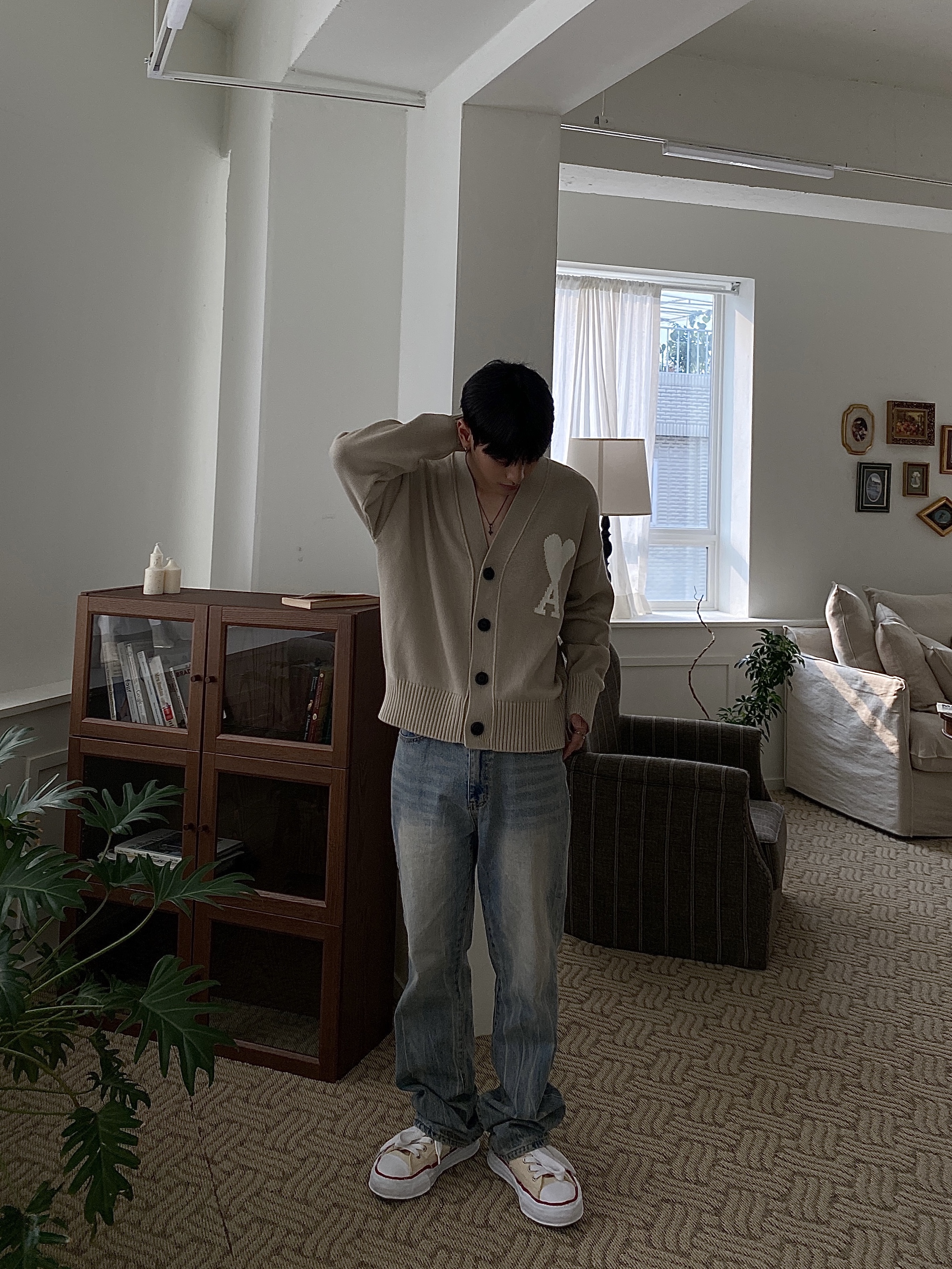Maison Mihara Yasuhiro Peterson OG Sole Canvas Low-top Sneakers Natural, AMI de Coeur Oversize Cardigan Beige - 22SS 착용 스타일 - 4