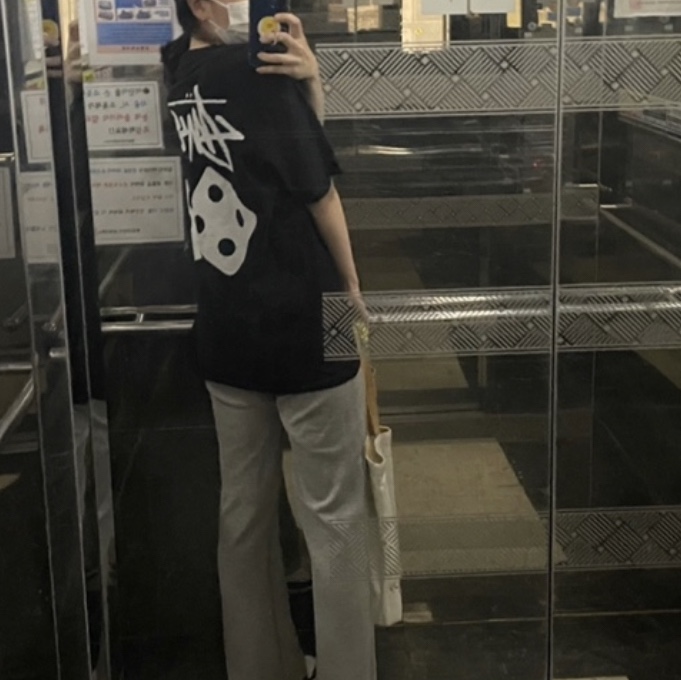 Stussy Dice Pigment Dyed T-Shirt Black 2023 착용 스타일
