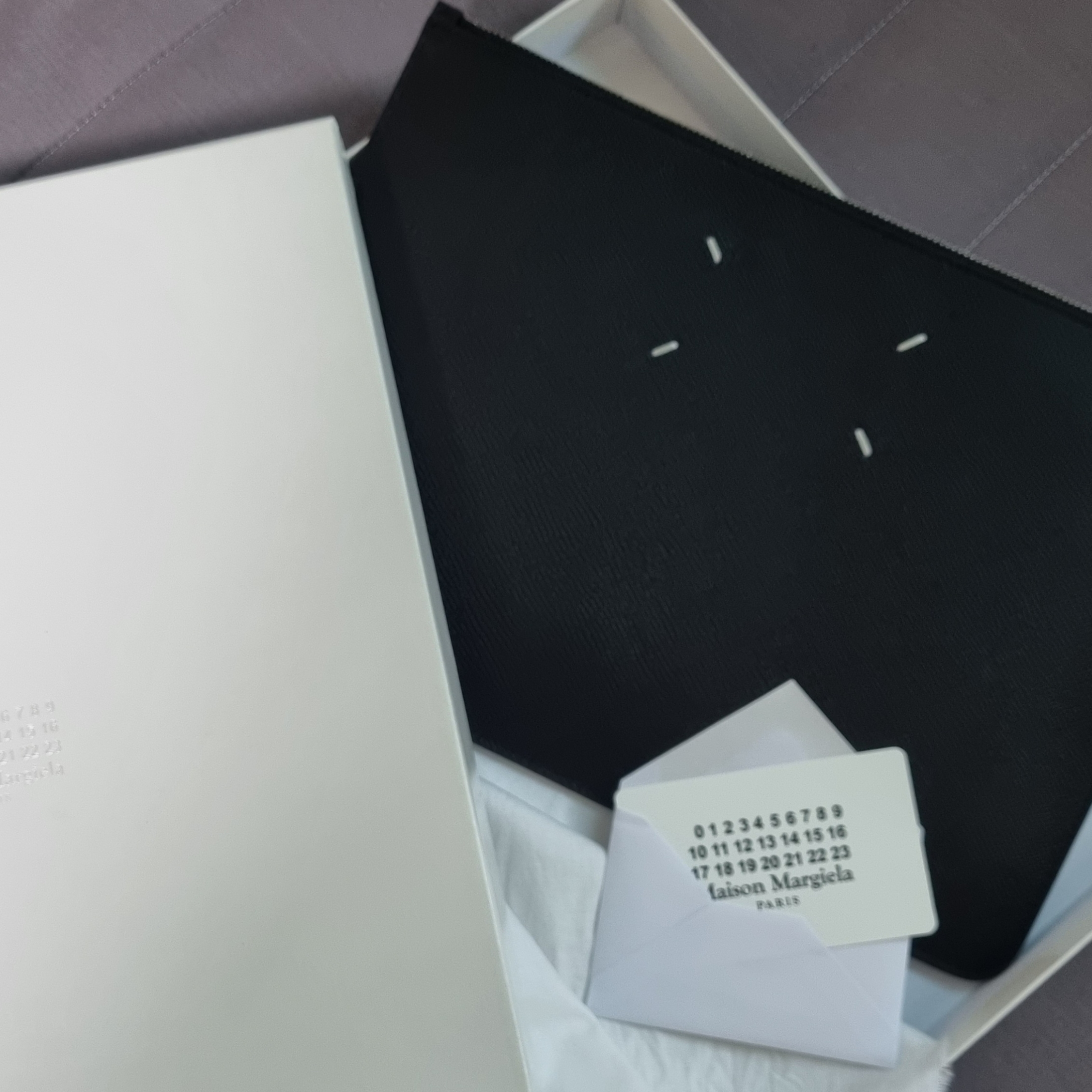 Maison Margiela Bovine Leather Large Pouch Black 착용 스타일