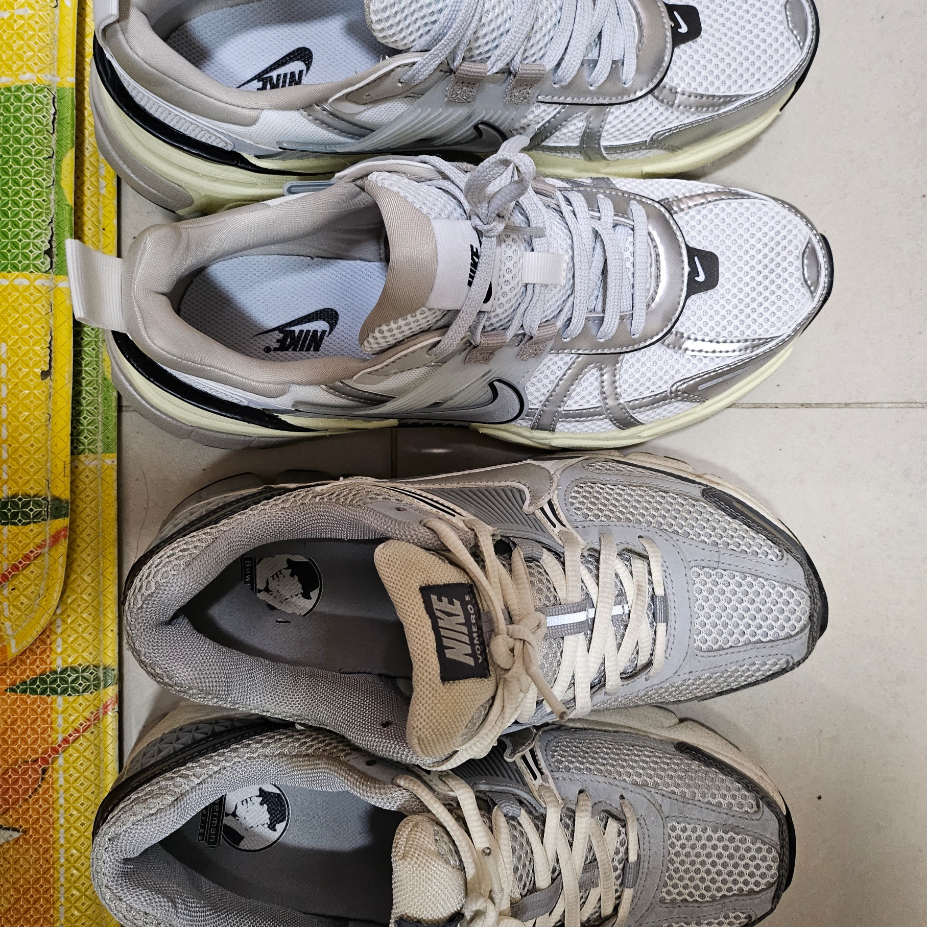 (W) Nike Zoom Vomero 5 Pure Platinum Metallic Silver, Nike V2K Run Summit White Metallic Silver 착용 스타일