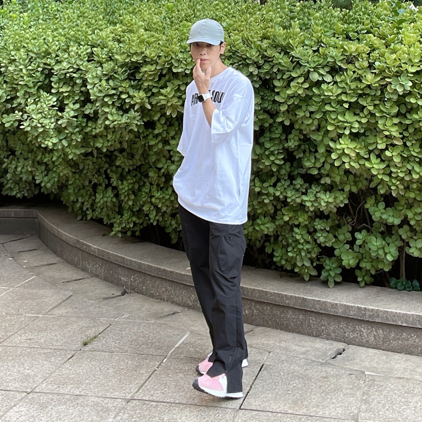New Balance 327 Pink, Sansan Gear Cargo Pants Black - 23SS 착용 스타일 - 3