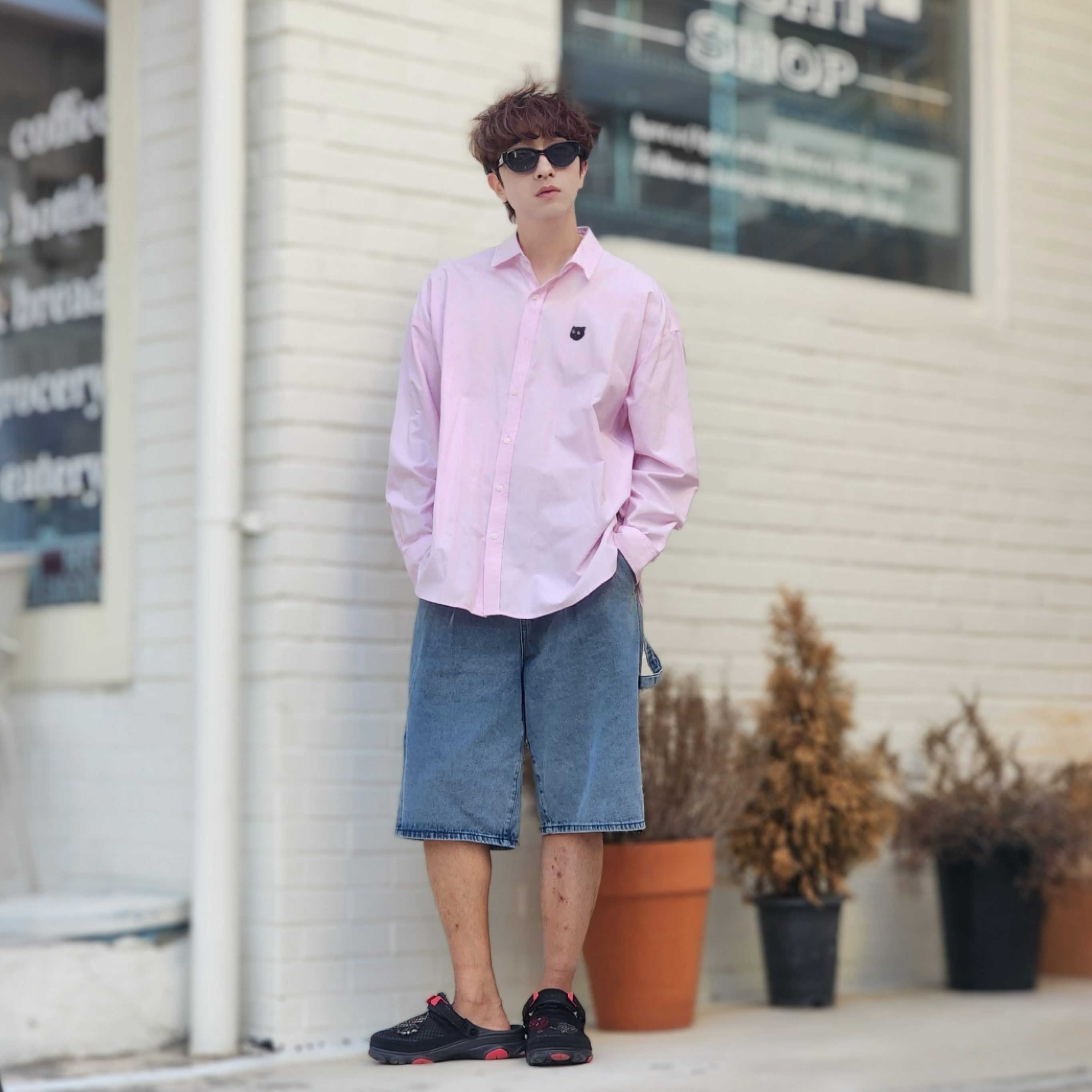 Crocs x Staple Classic All Terrain Clog Black 착용 스타일 - 2