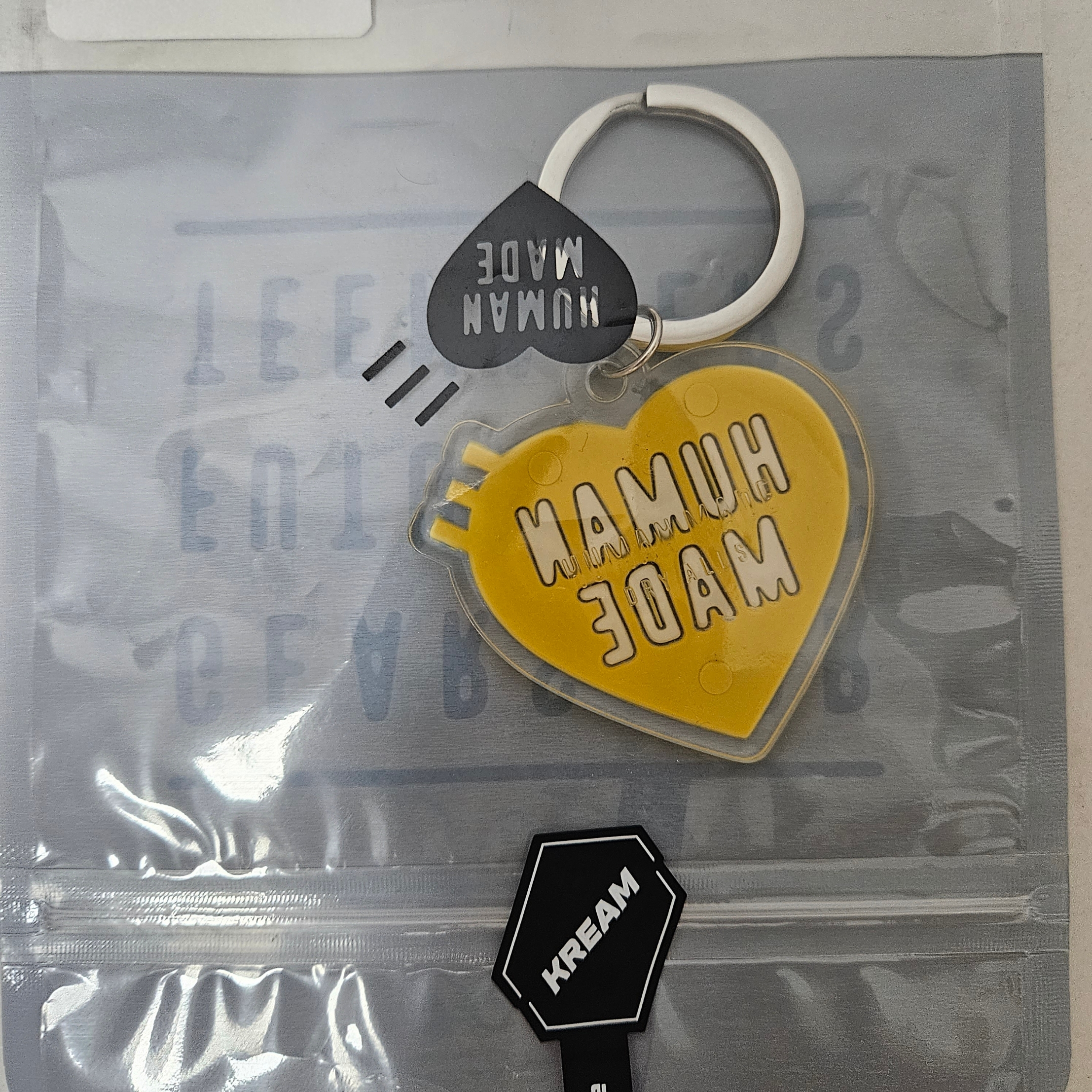 Human Made Acrylic Heart Keyring Yellow 착용 스타일