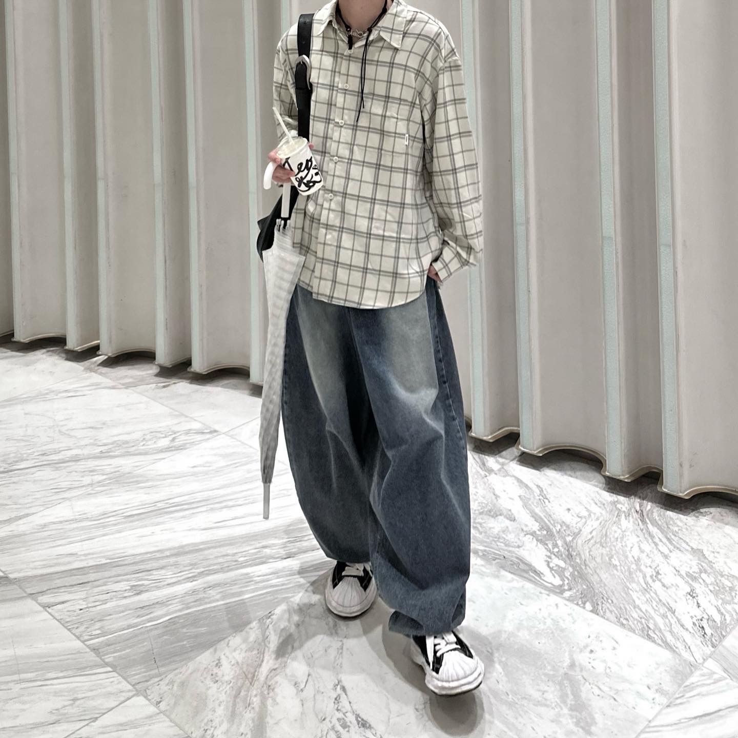 Maison Mihara Yasuhiro Blakey OG Sole Canvas Low-top Sneakers Black White, Our Legacy Ladon Leather Keychain Black 착용 스타일 - 1