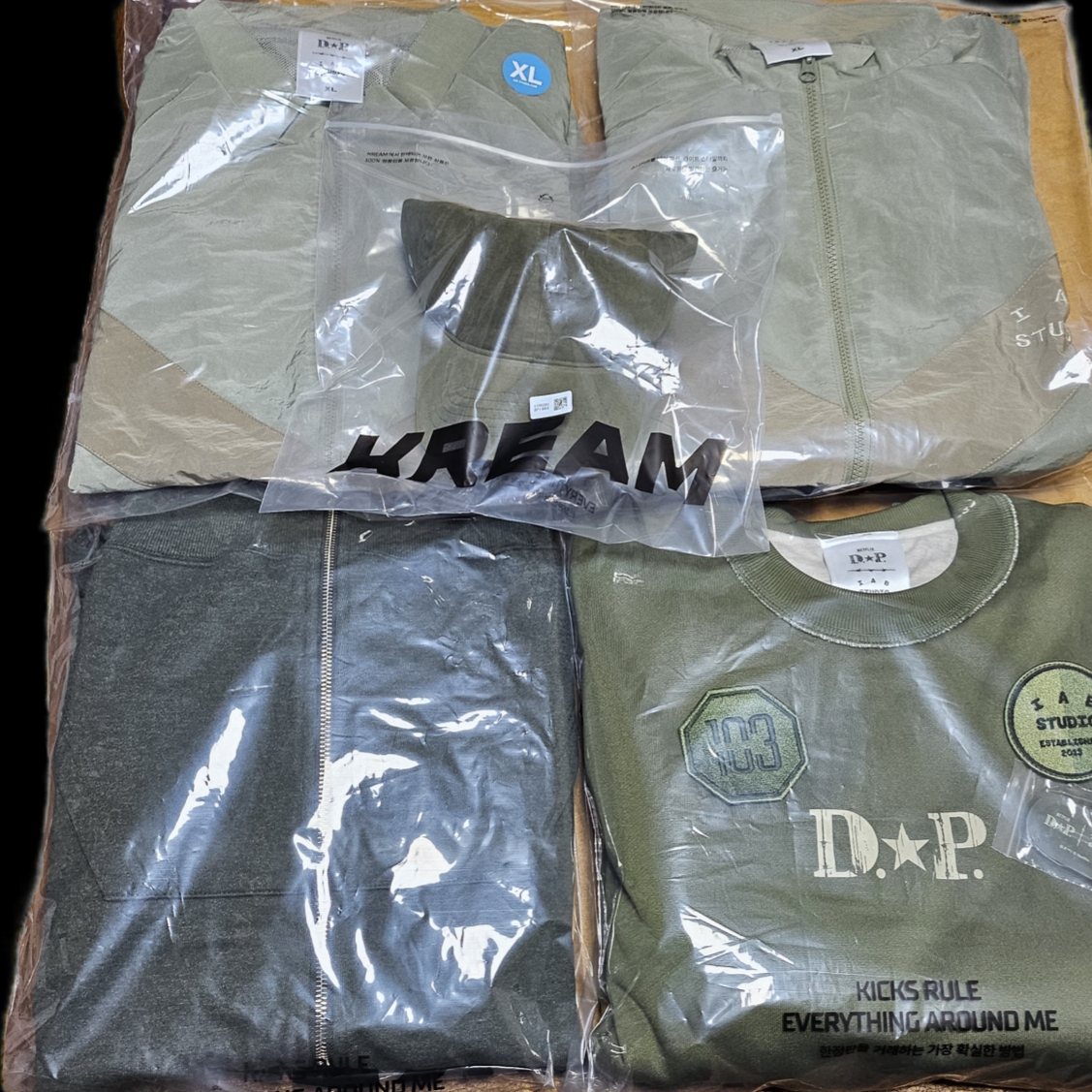 IAB Studio x D.P. Track Top Tea Green Mud, IAB Studio x D.P. Washed Cap Ash Green 착용 스타일
