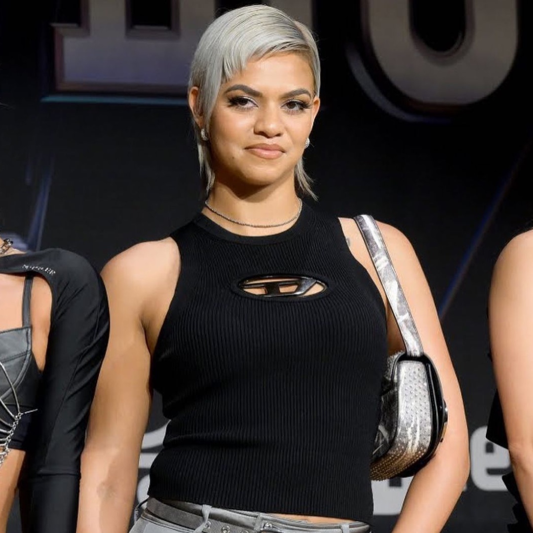 (W) Diesel M-Onerva-Top Cut-Out Knit Top with Logo Plaque Black Black, Converse x Off-White Chuck 70 High V2 2021 착용 스타일 - 2