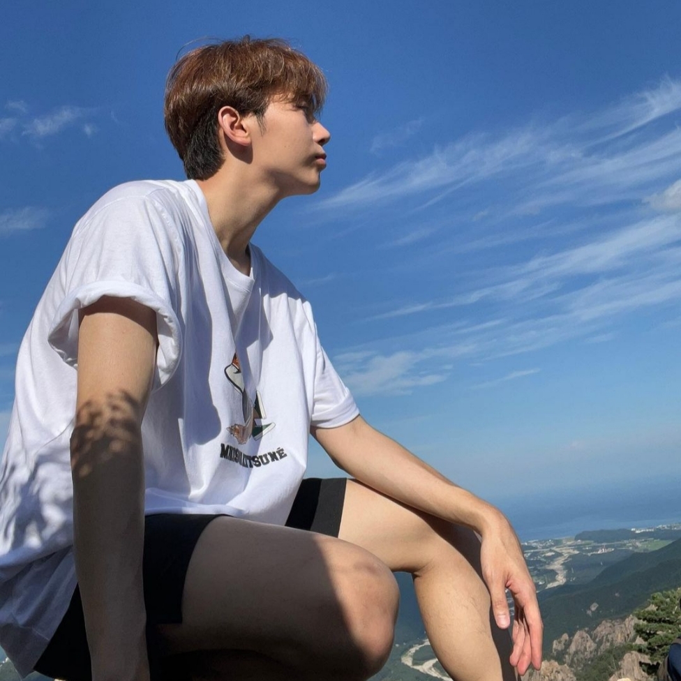 (W) Maison Kitsune Dressed Fox Easy T-Shirt White 착용 스타일 - 1