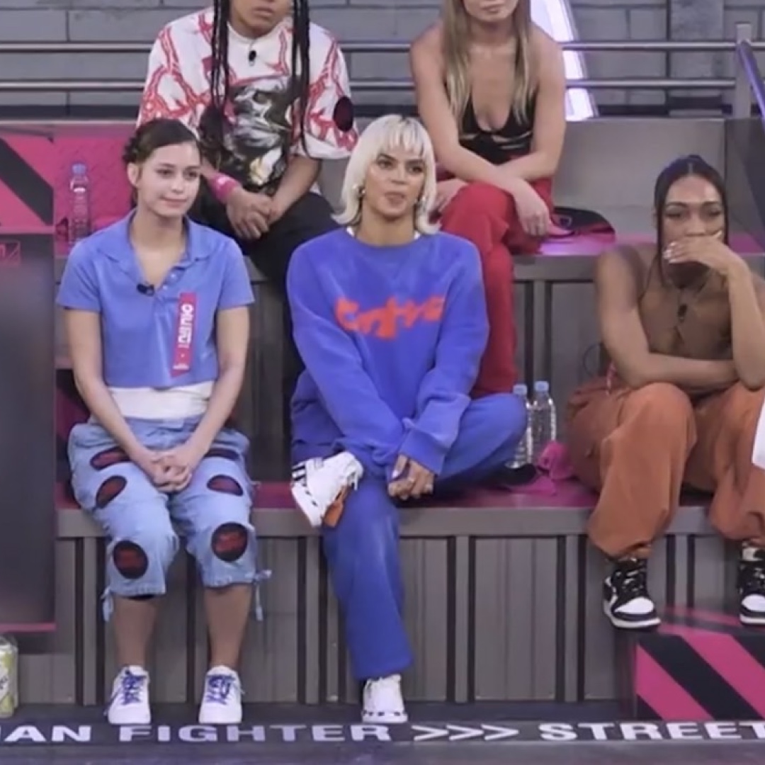 (W) Diesel M-Onerva-Top Cut-Out Knit Top with Logo Plaque Black Black, Converse x Off-White Chuck 70 High V2 2021 착용 스타일 - 3