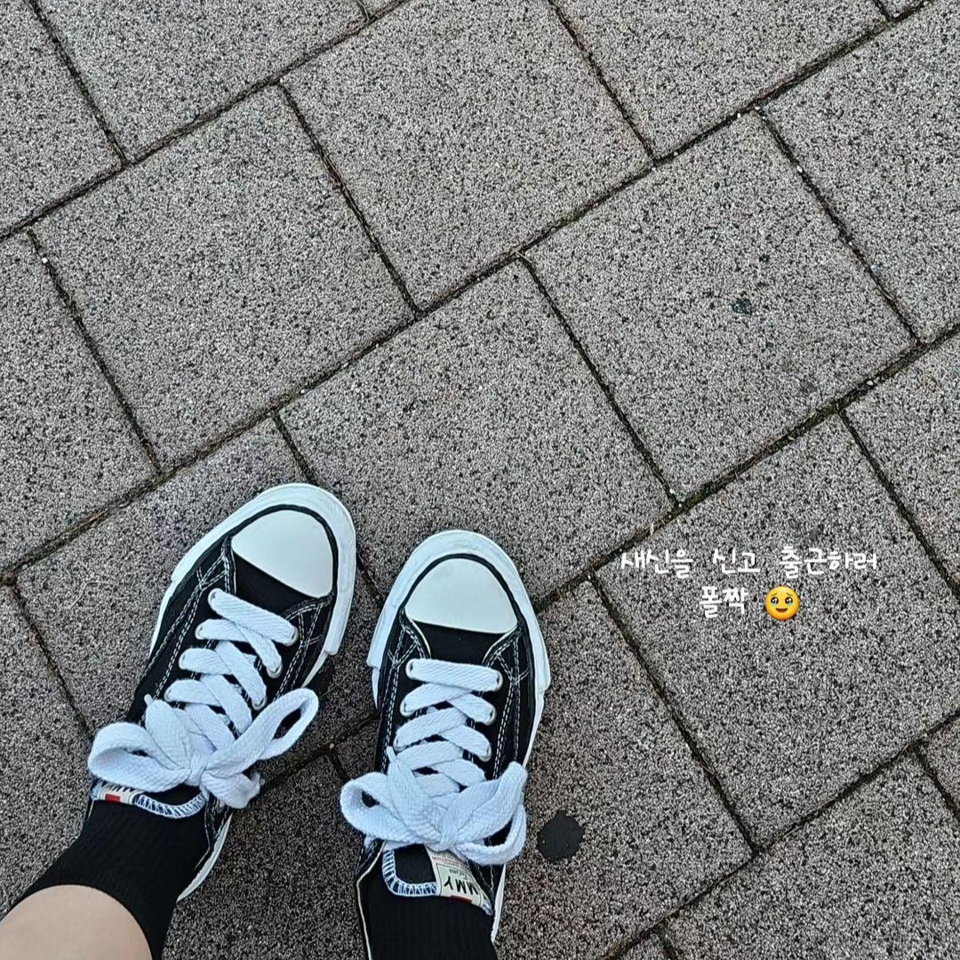 Maison Mihara Yasuhiro Peterson OG Sole Canvas Low Sneakers Black 착용 스타일