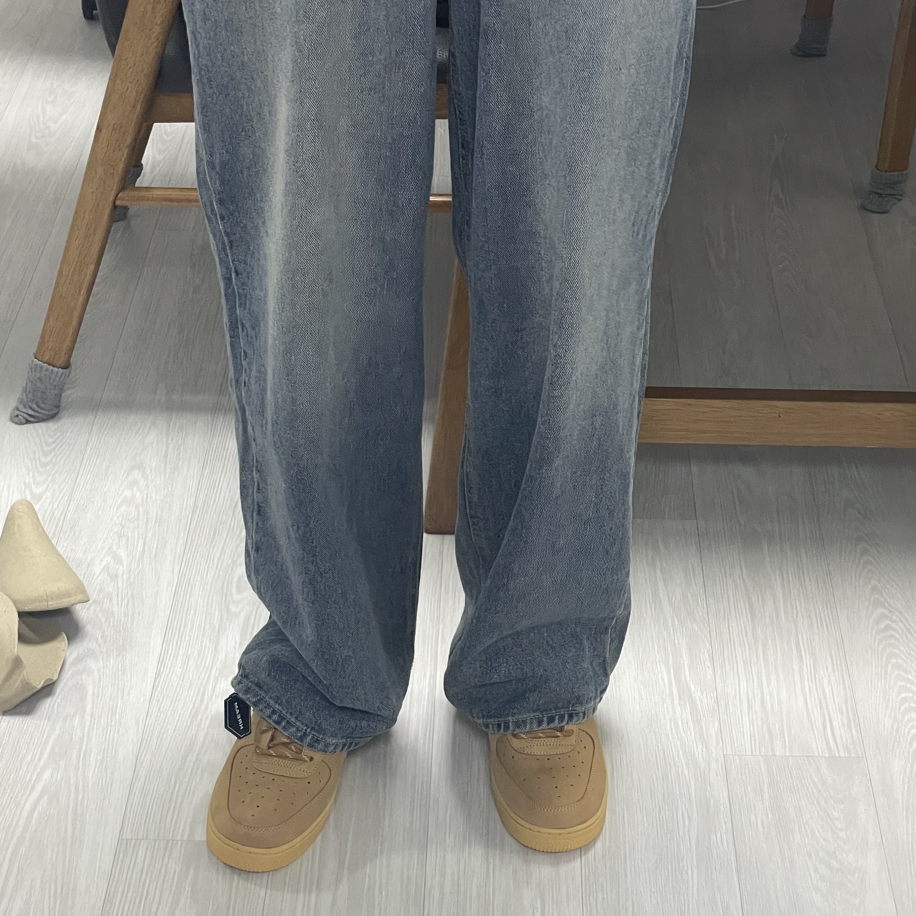Nike Air Force 1 '07 WB Flax 착용 스타일