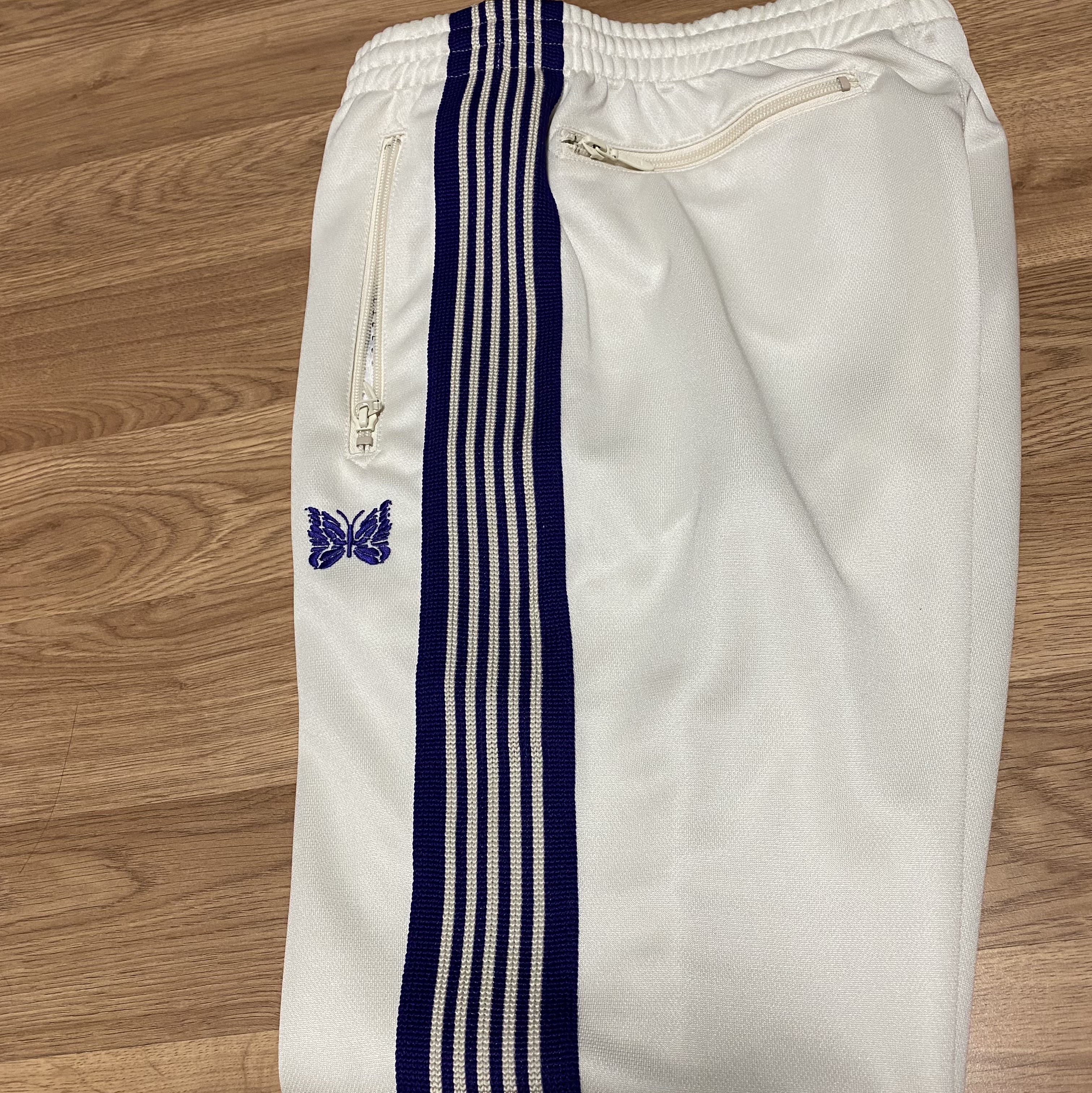 Needles Narrow Track Pants Poly Smooth Ice White 착용 스타일 - 1