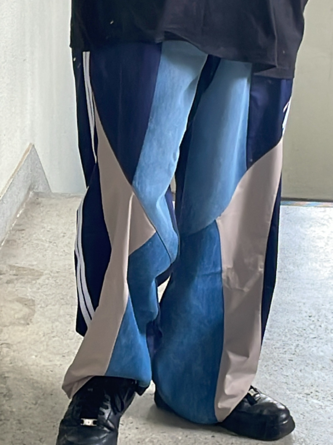 [KREAM 단독] Civision by CSC Hybrid Track Pants Navy, Stussy Melted T-Shirt Black 착용 스타일