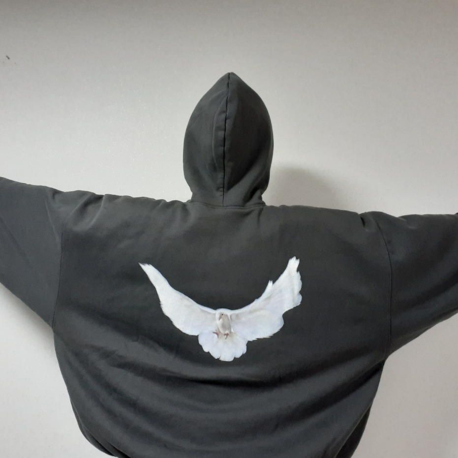 Yeezy Gap Engineered By Balenciaga Dove Hoodie Black 착용 스타일 - 2