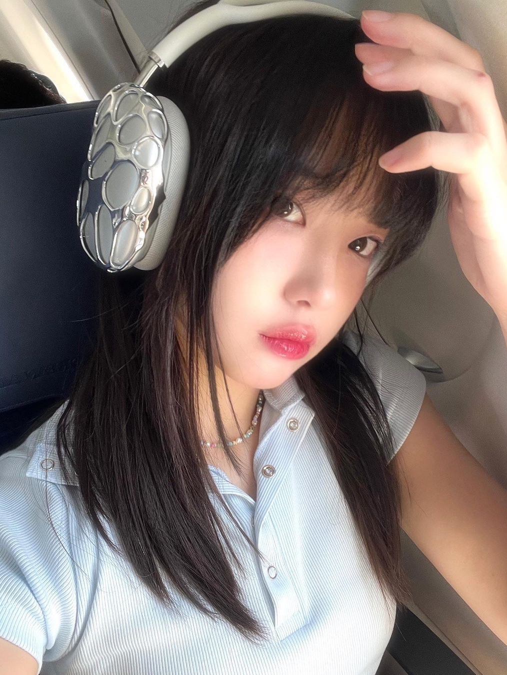 Test Artifact Era Max 001 Chrome, Apple AirPods Max Lightning Silver (Korean Ver.) 착용 스타일 - 2