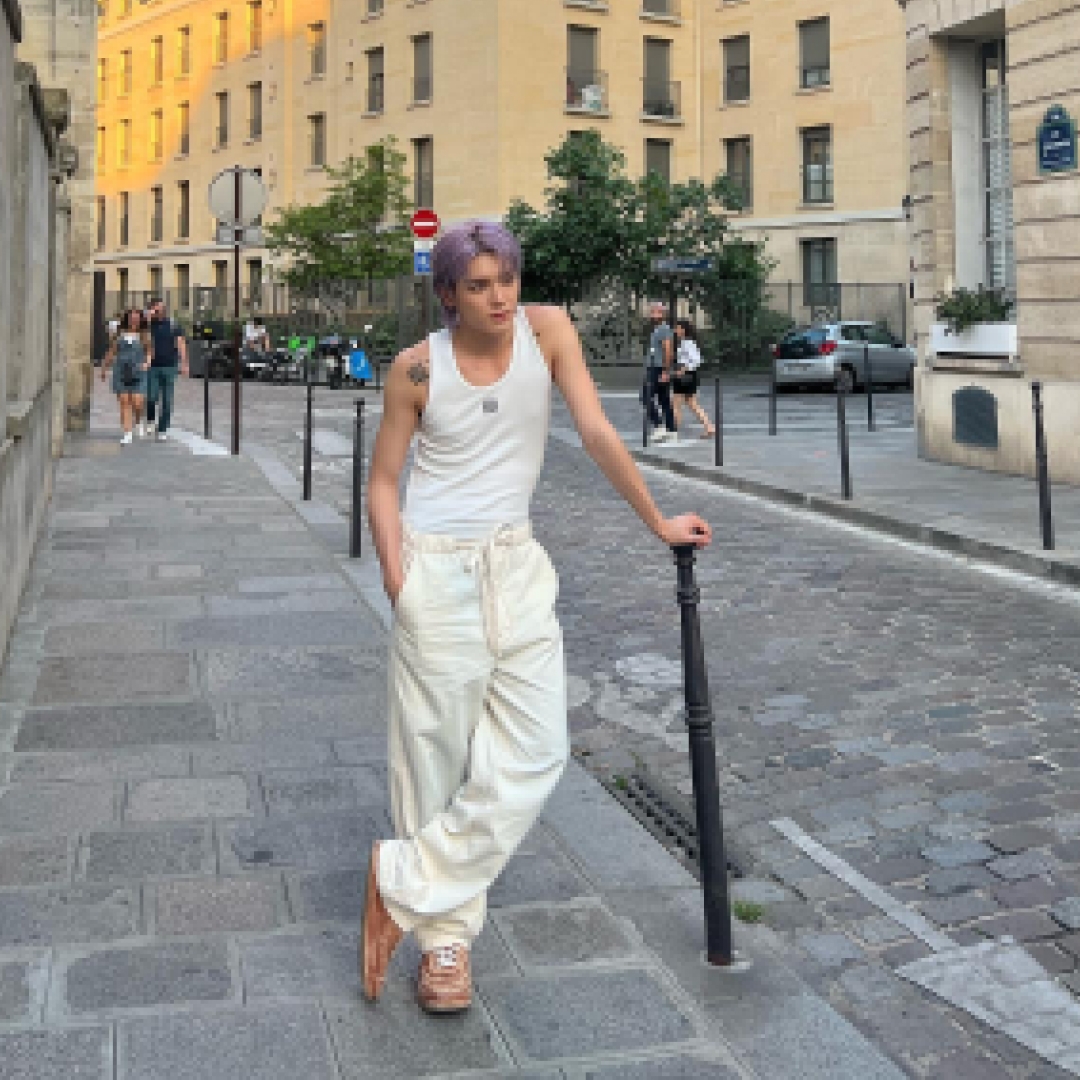 Loewe Deconstructed Sneaker Tan, (W) Loewe Anagram Tank Top in Cotton White 착용 스타일 - 3