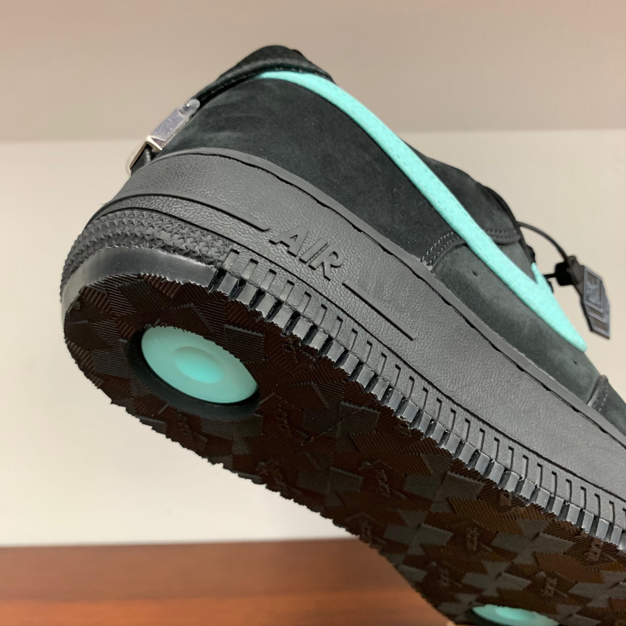 Nike x Tiffany & Co. Air Force 1 Low SP 1837 착용 스타일 - 4
