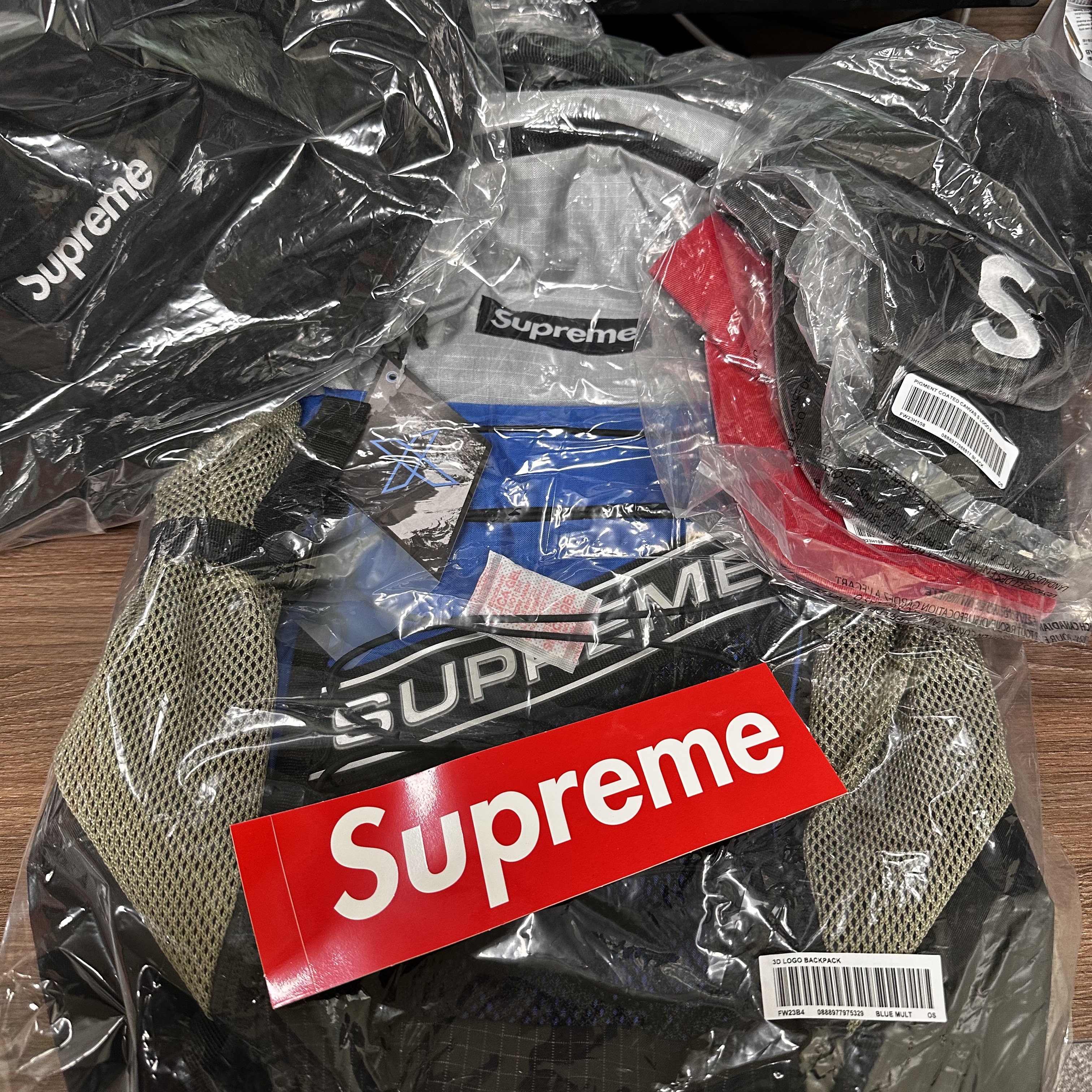 Supreme Backpack Blue - 23FW 착용 스타일
