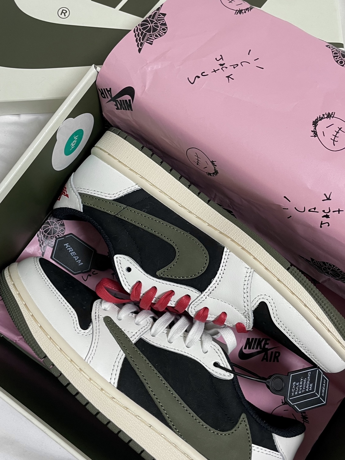 (W) Jordan 1 x Travis Scott Retro Low OG SP Medium Olive 착용 스타일