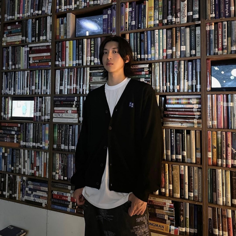 Ader Error Sig; TRS/BL Tag Cardigan 01 Black, Supreme Trademark Jacquard Baggy Jean Washed Black - 23SS 착용 스타일