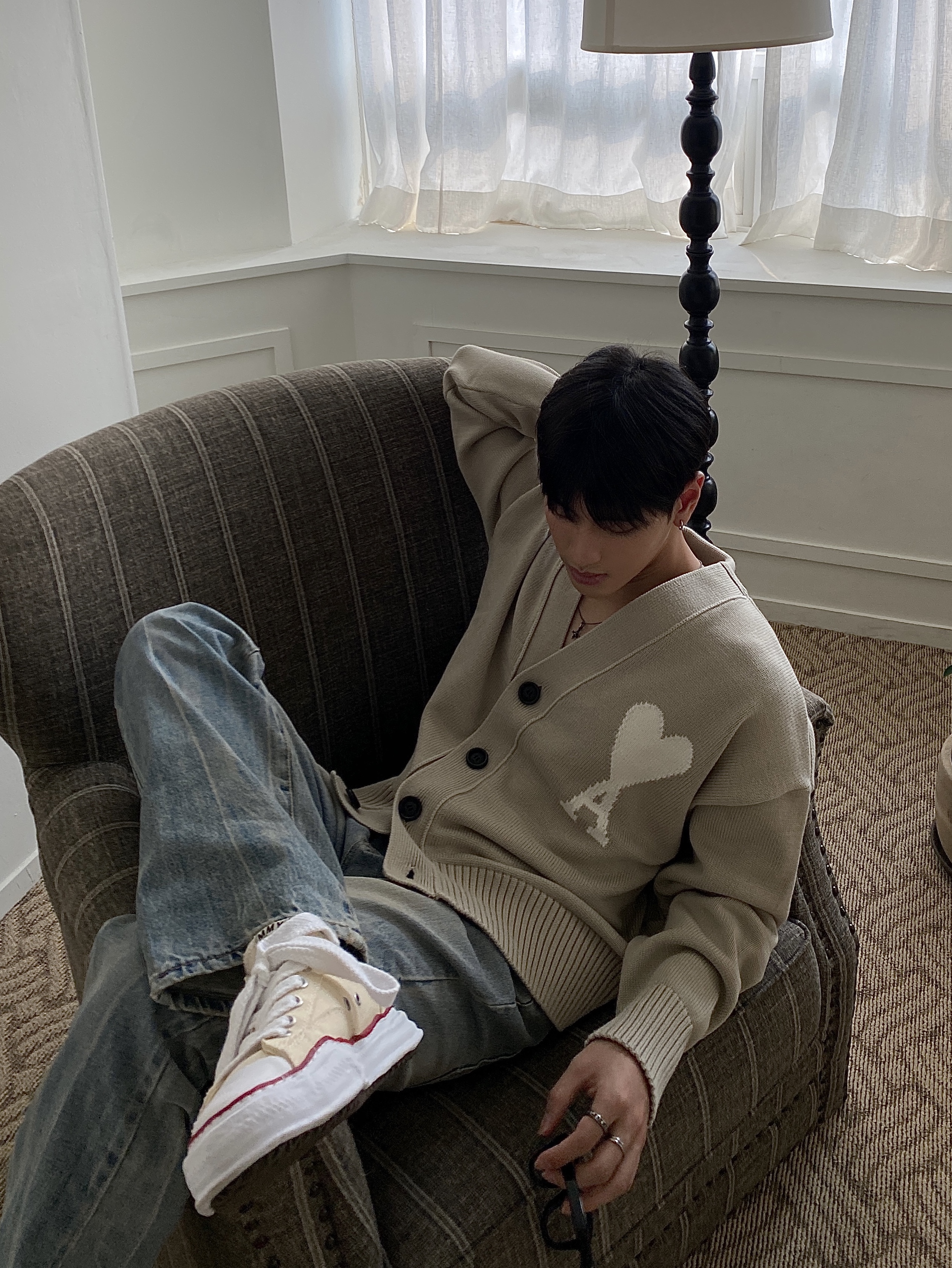 Maison Mihara Yasuhiro Peterson OG Sole Canvas Low-top Sneakers Natural, AMI de Coeur Oversize Cardigan Beige - 22SS 착용 스타일 - 2