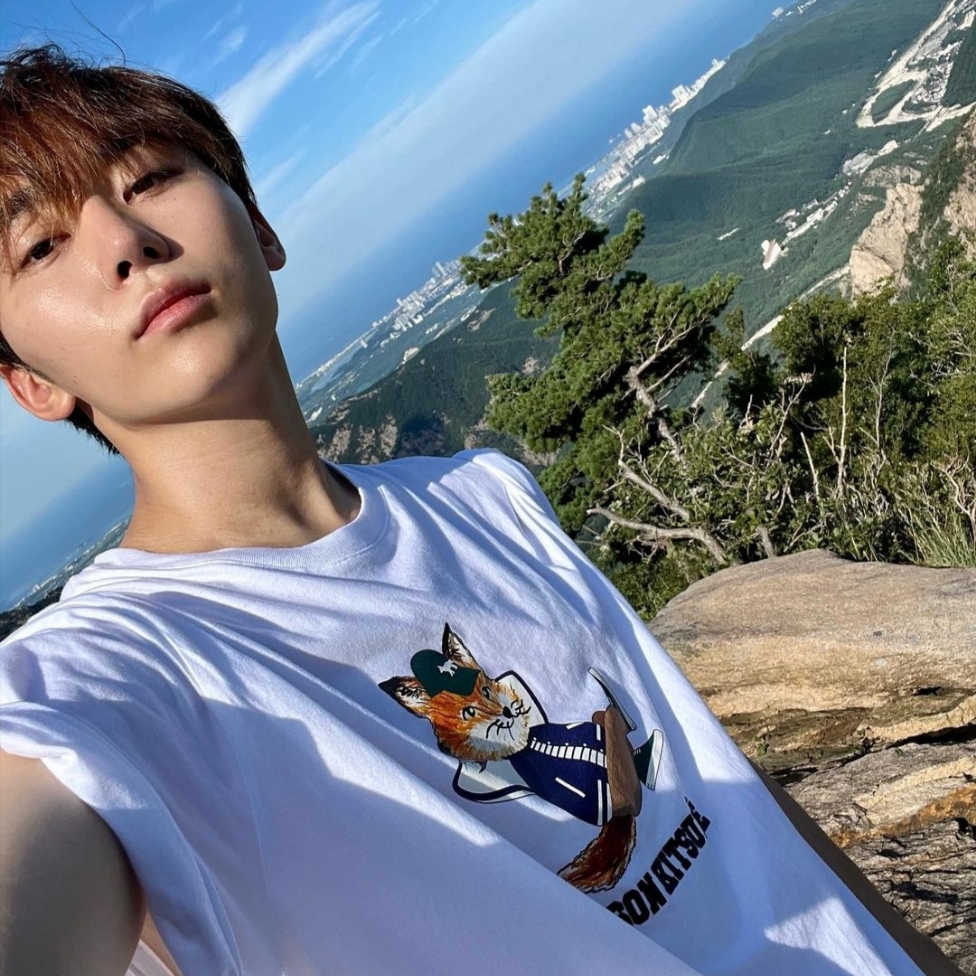 (W) Maison Kitsune Dressed Fox Easy T-Shirt White 착용 스타일 - 4