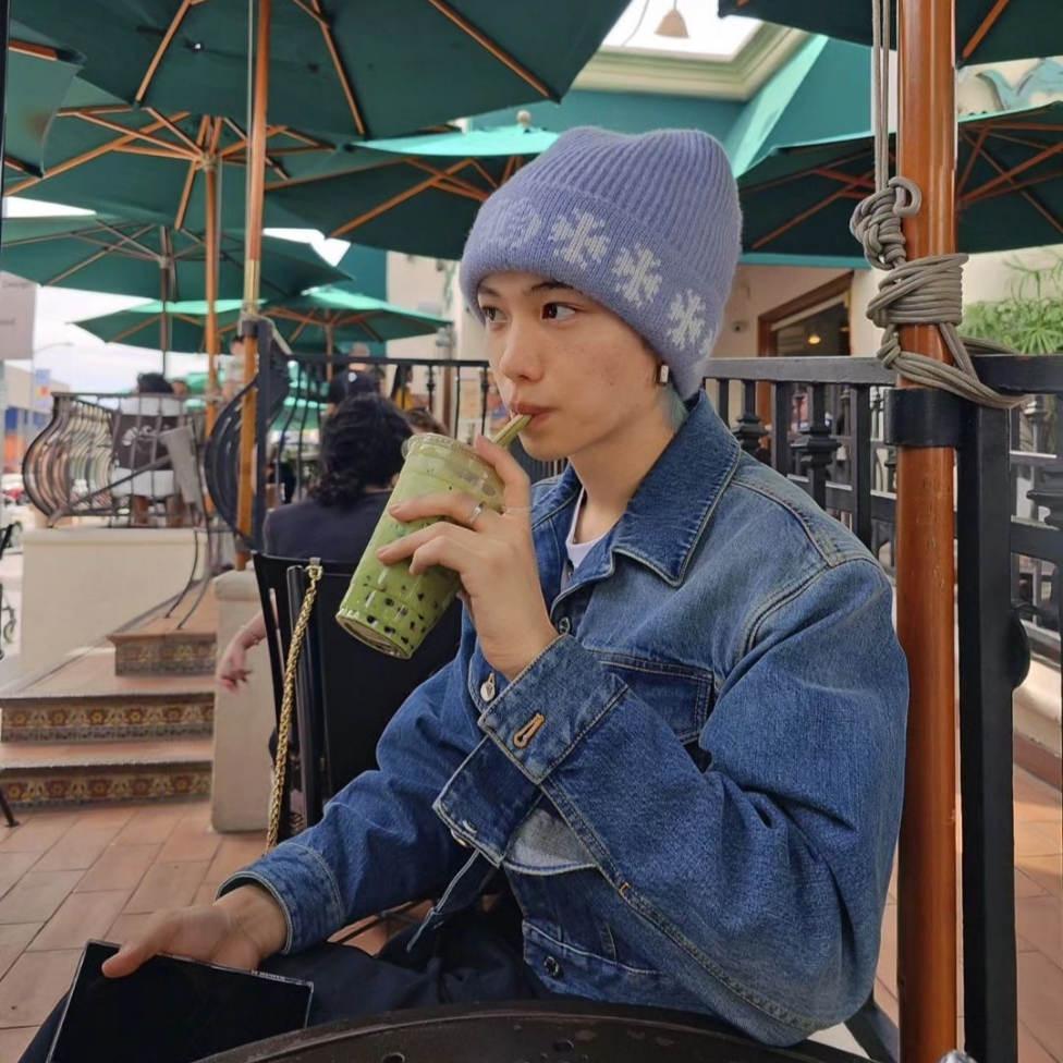 Chrome Hearts Big Daddy Cashmere Beanie Light Blue White 착용 스타일 - 1
