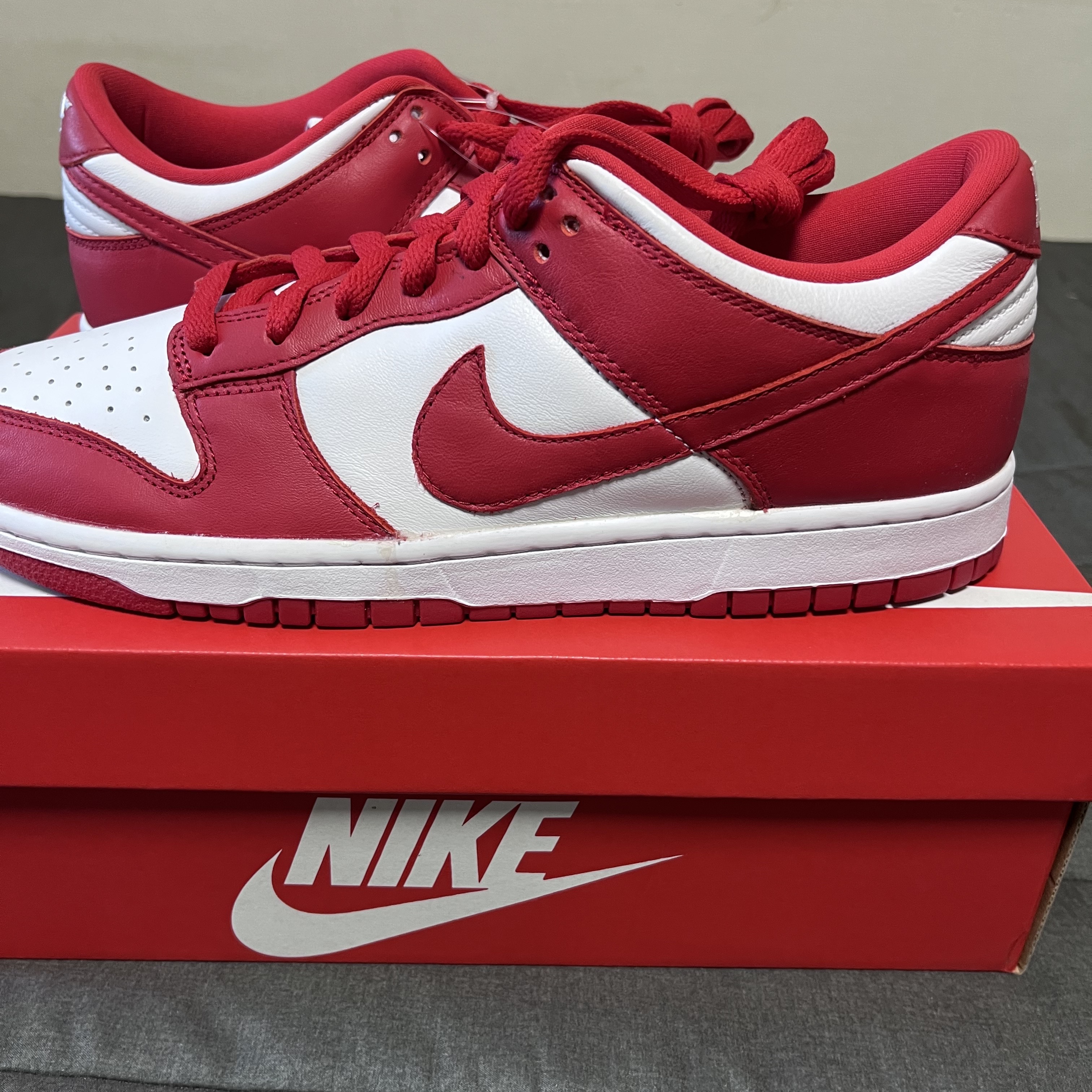 Nike Dunk Low SP White and University Red 2023 착용 스타일 - 1