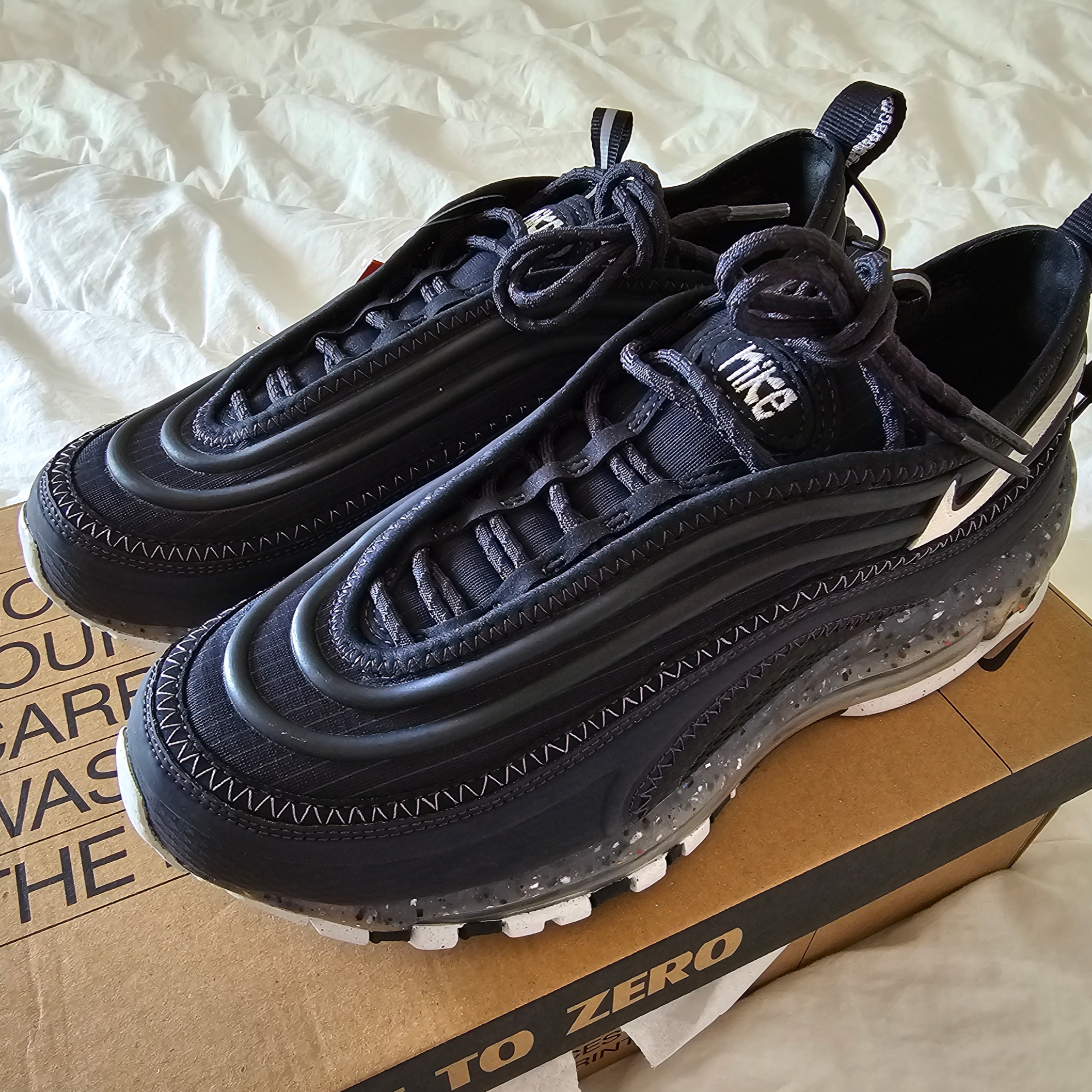 Nike Air Max Terrascape 97 Off Noir and Summit White 착용 스타일 - 3
