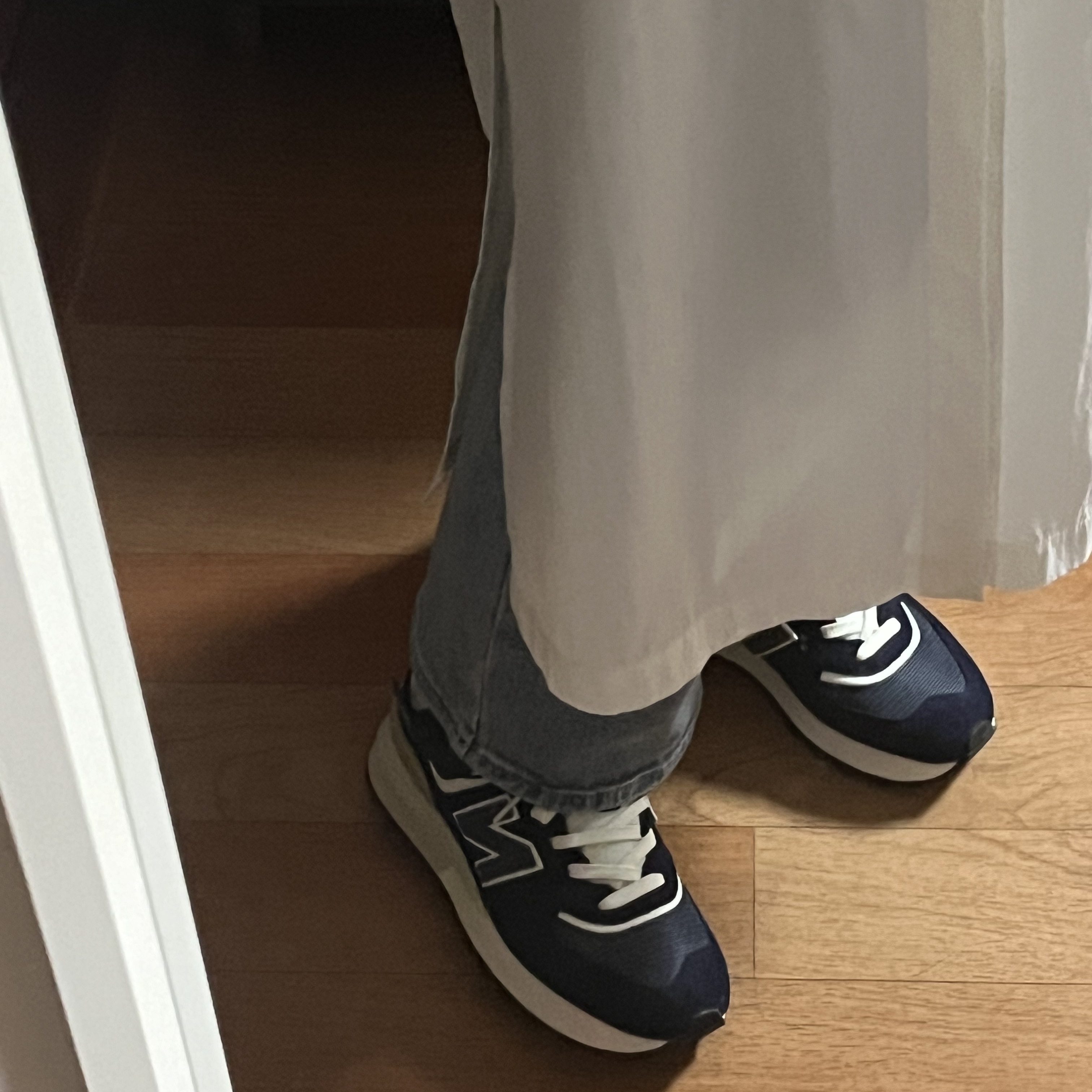 New Balance 574 Legacy Navy 착용 스타일