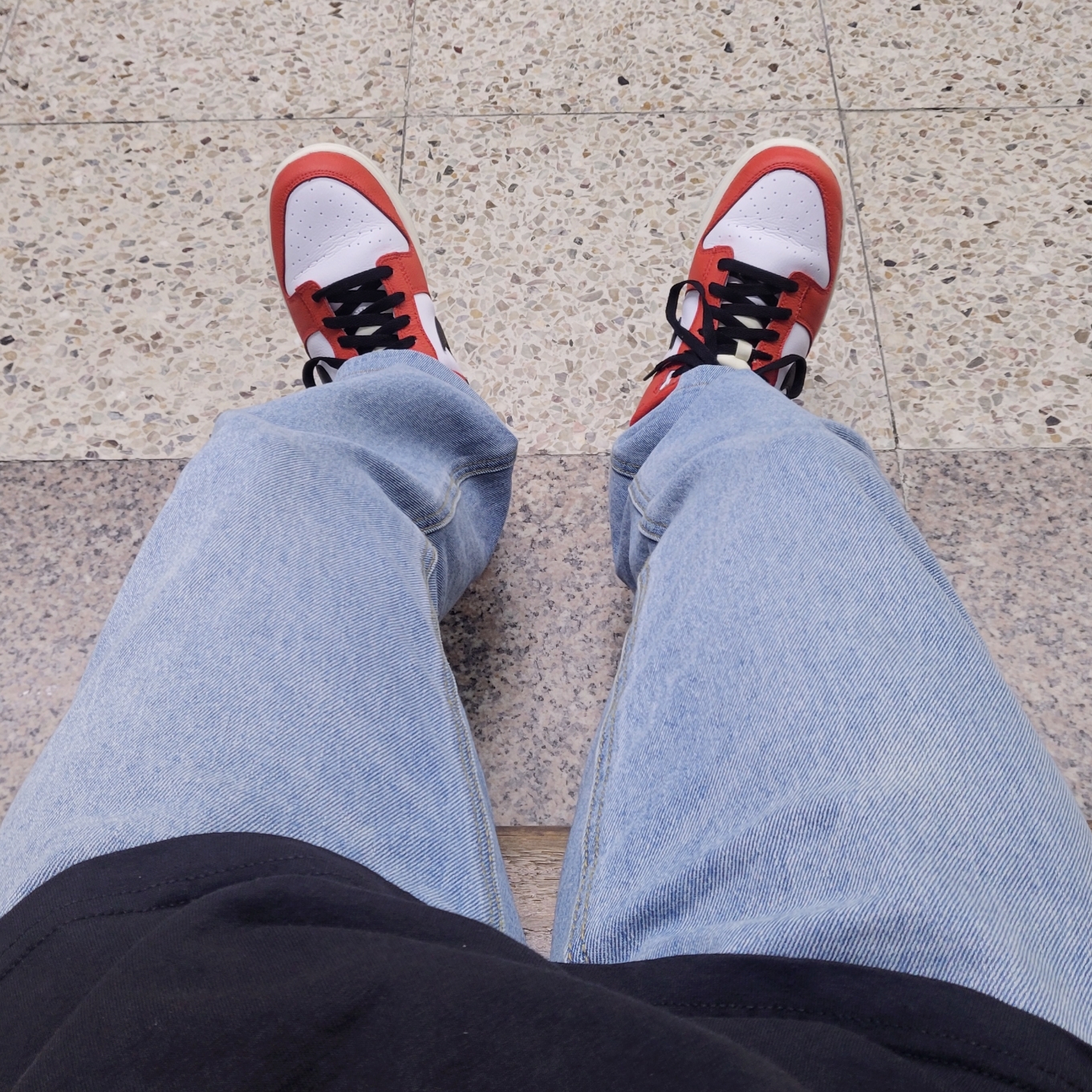 Nike Dunk Low Retro PRM University Red Black 착용 스타일